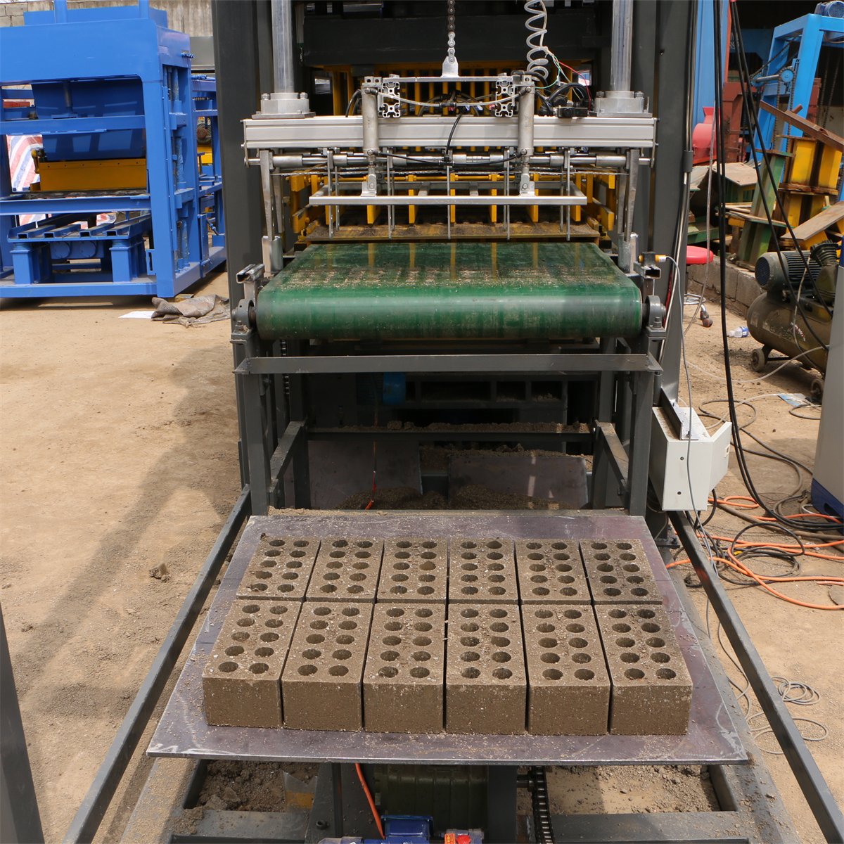 300 tons pressure compressed earth clay brick making machine soil interlocking with stacker