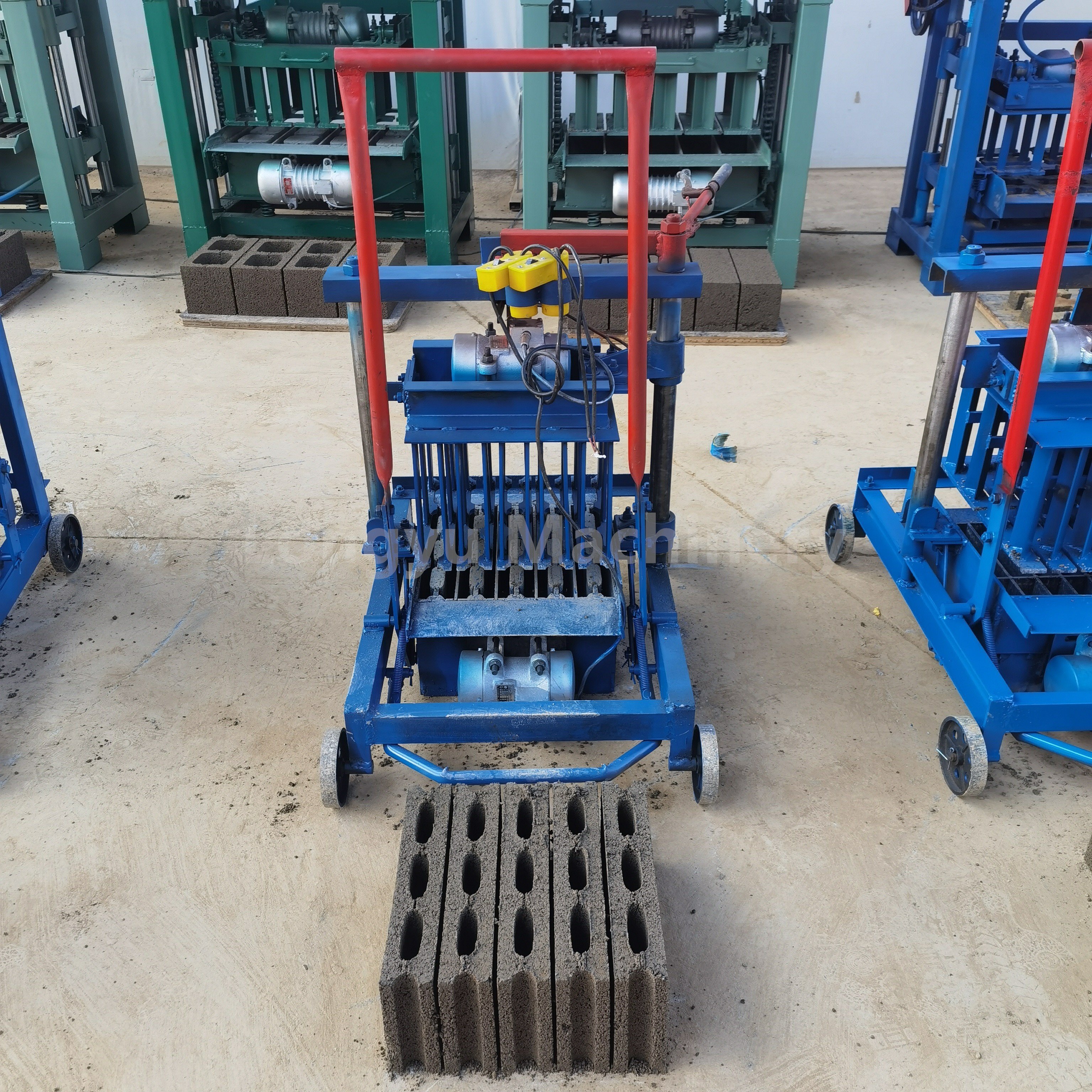 2024 New Business Opportunities Small Portable Home Cement Brick Making Machine Cement Brick Block Making Machine