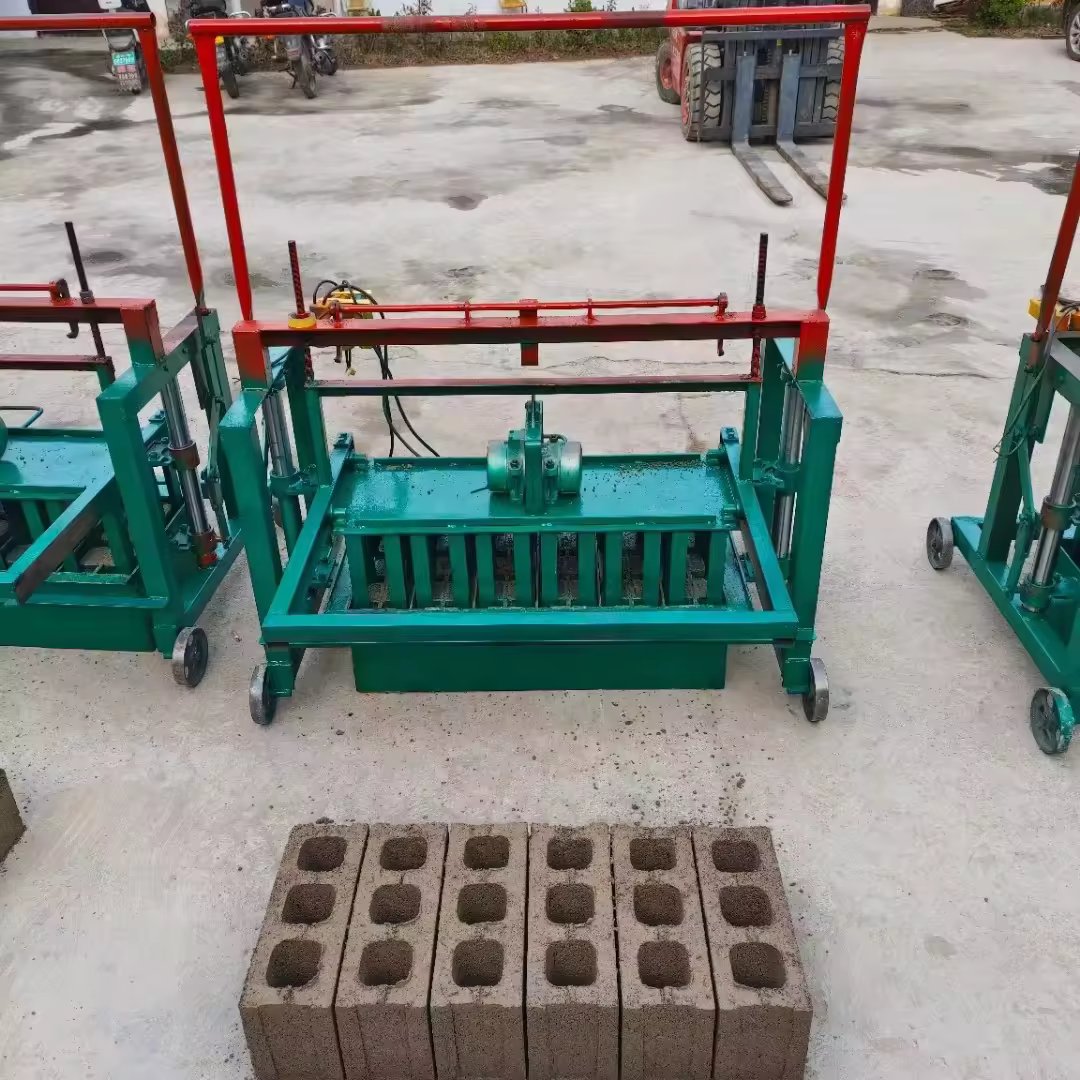 Spot Goods Cheap Brick Making Machinery Mobile River Sand Cement Interlock Block Making Machine