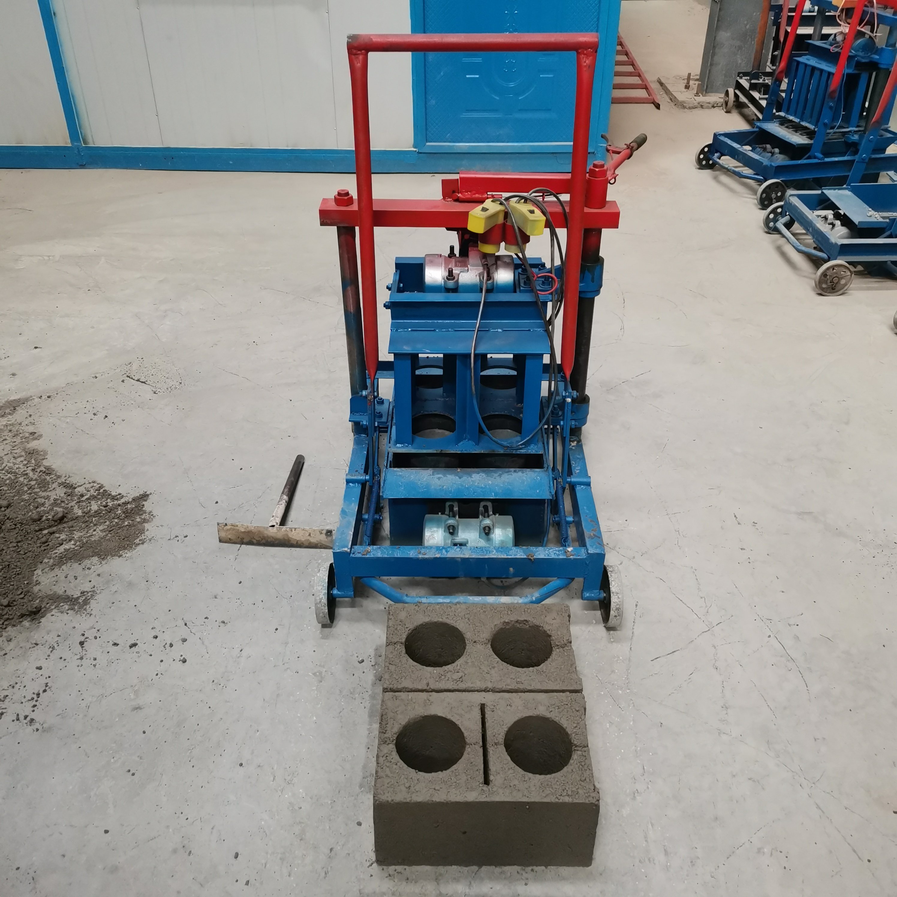 recycling machine for plastic waste to make bricks Concrete block machine Produce 400-240-200mm LWH four holes hollow bricks