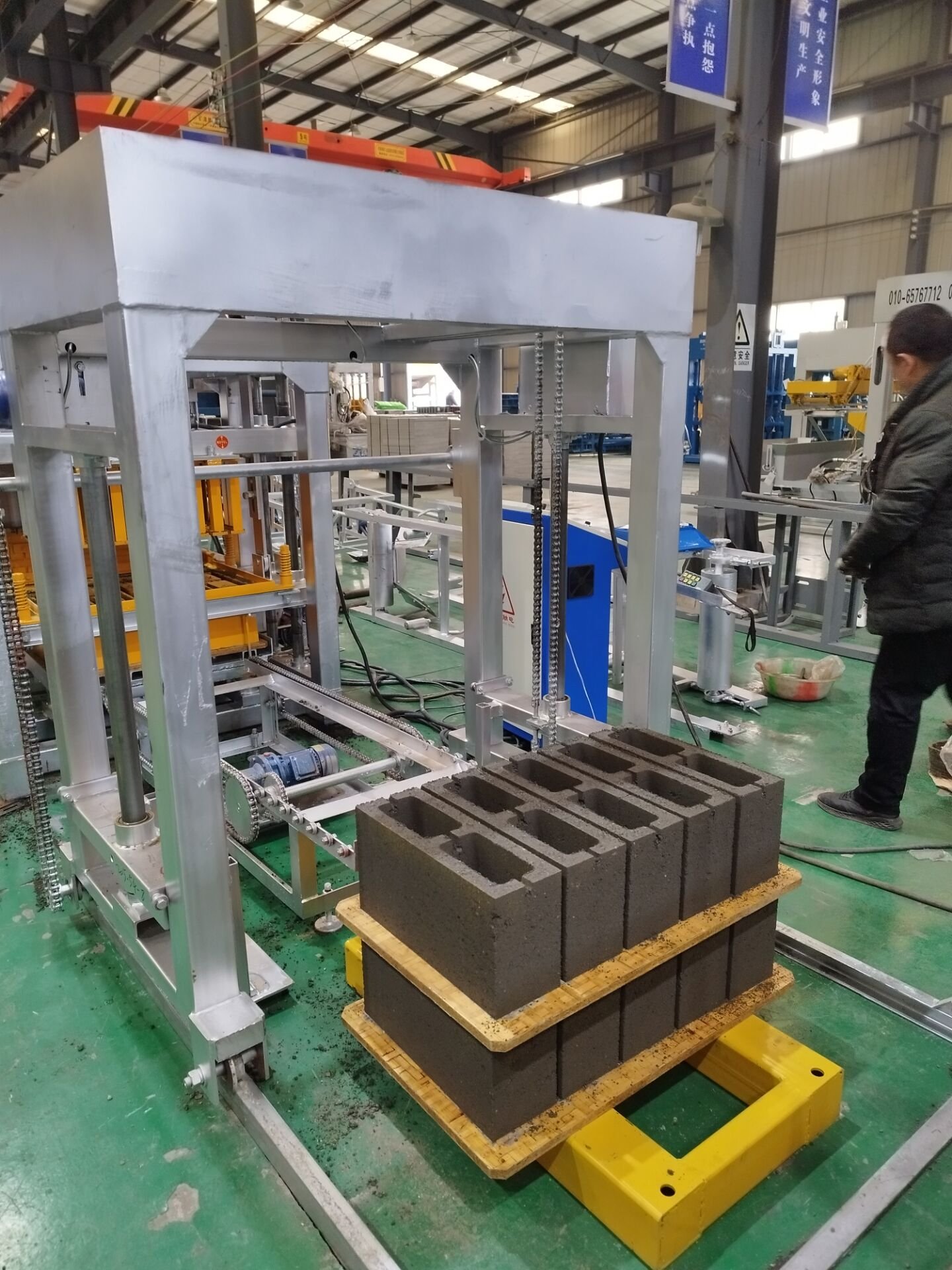 semi automatic QT4-20A hollow block Interlocking brick machine industry bricker paver making machinery
