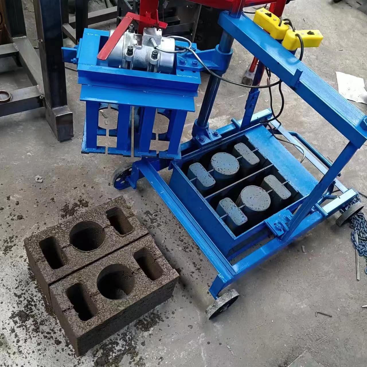 Semi-Automatic Small Mobile Manual Hollow Cement Brick Making Machine Concrete Block Making Machine Manufacturer