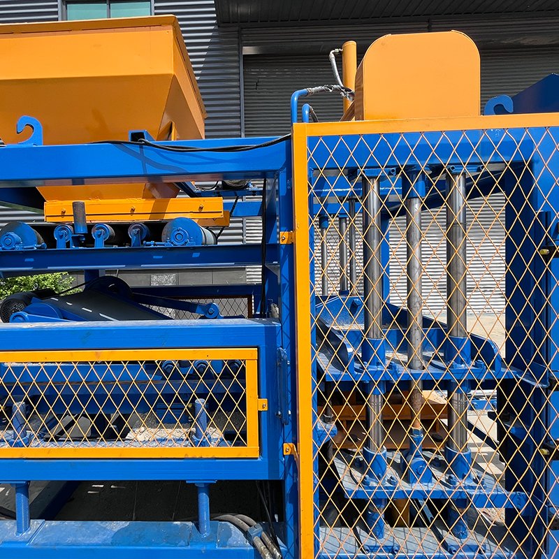 Stock Available Qt4-18 Automatic Cement Brick Making Machine Block Making Machine