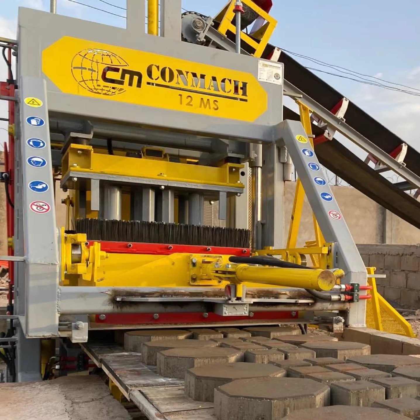 7.5 kW, semi automatic, hydraulic power concrete block making machine BLOCKKING-12MS/MD