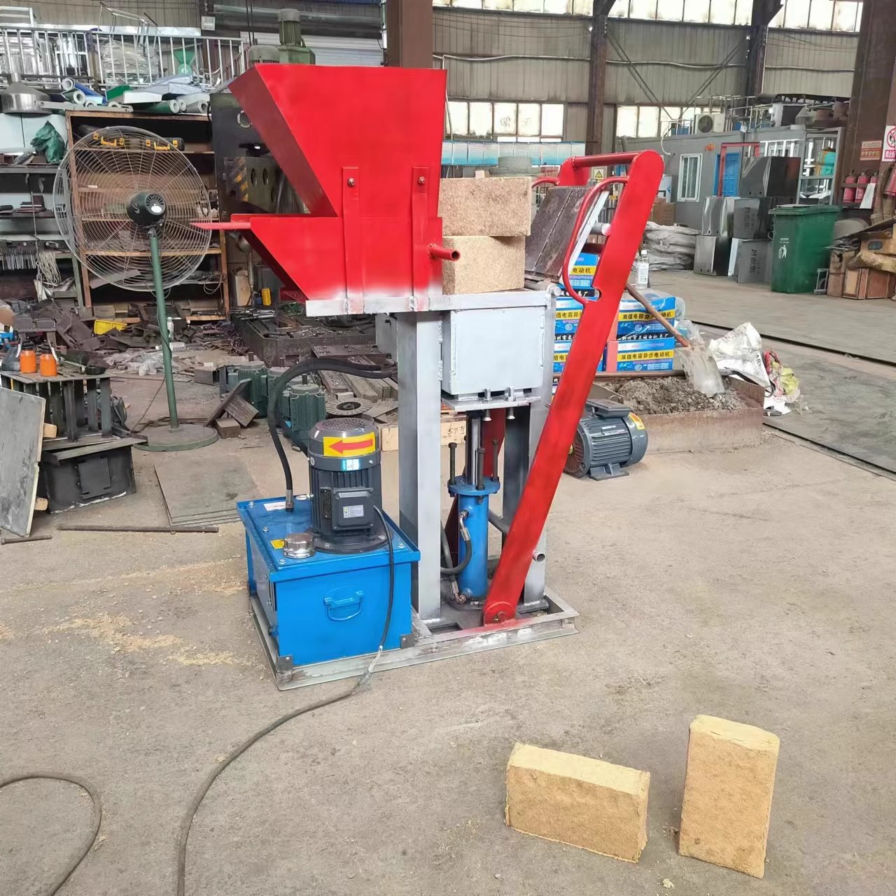 Factory Price of Diesel Engine Manual Portable Hydraulic Hollow Clay Concrete Cement Block Brick Making Machinery