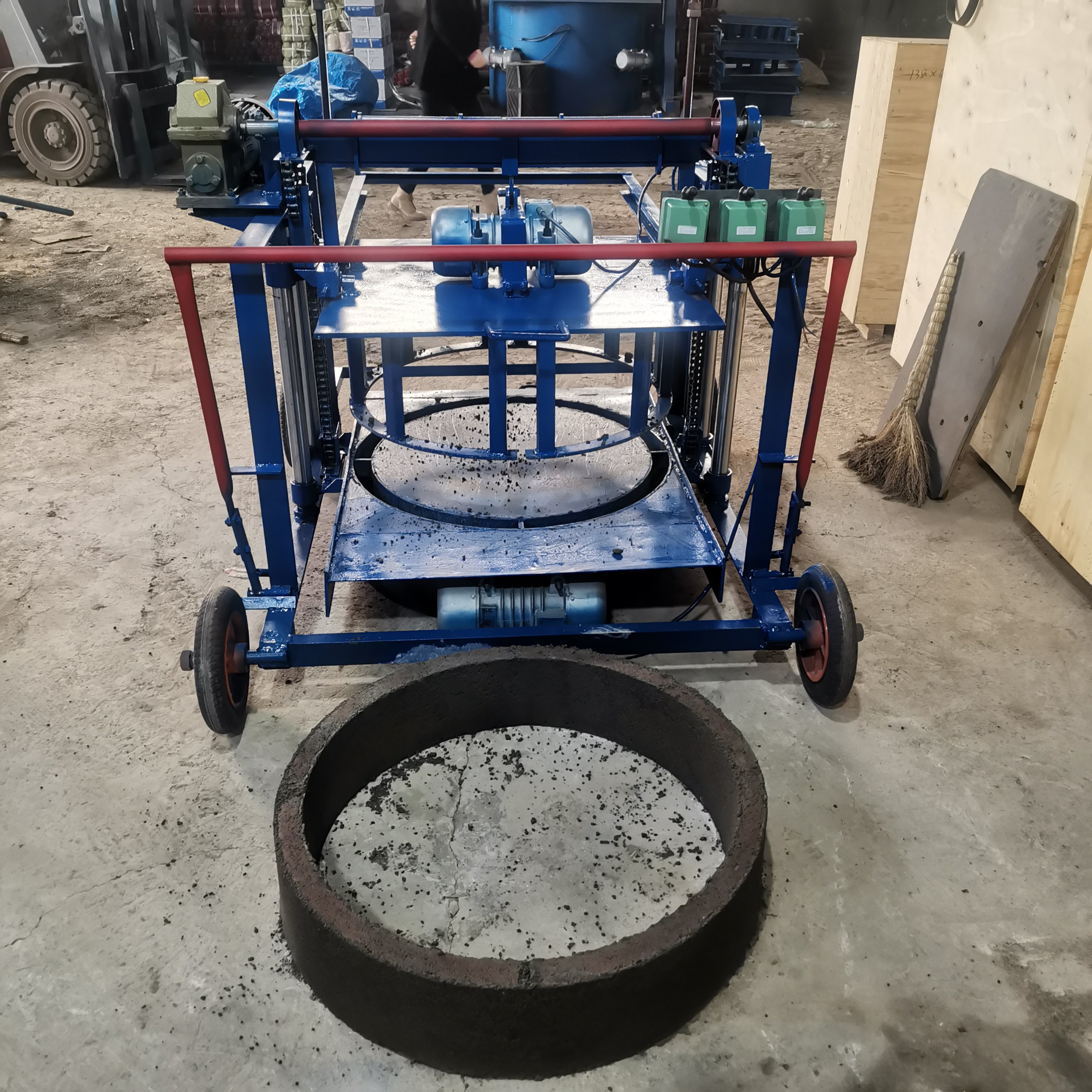 Used in construction KM4-45 electric lift type concrete block molding machine Producing cement solid cubes Factory direct sale