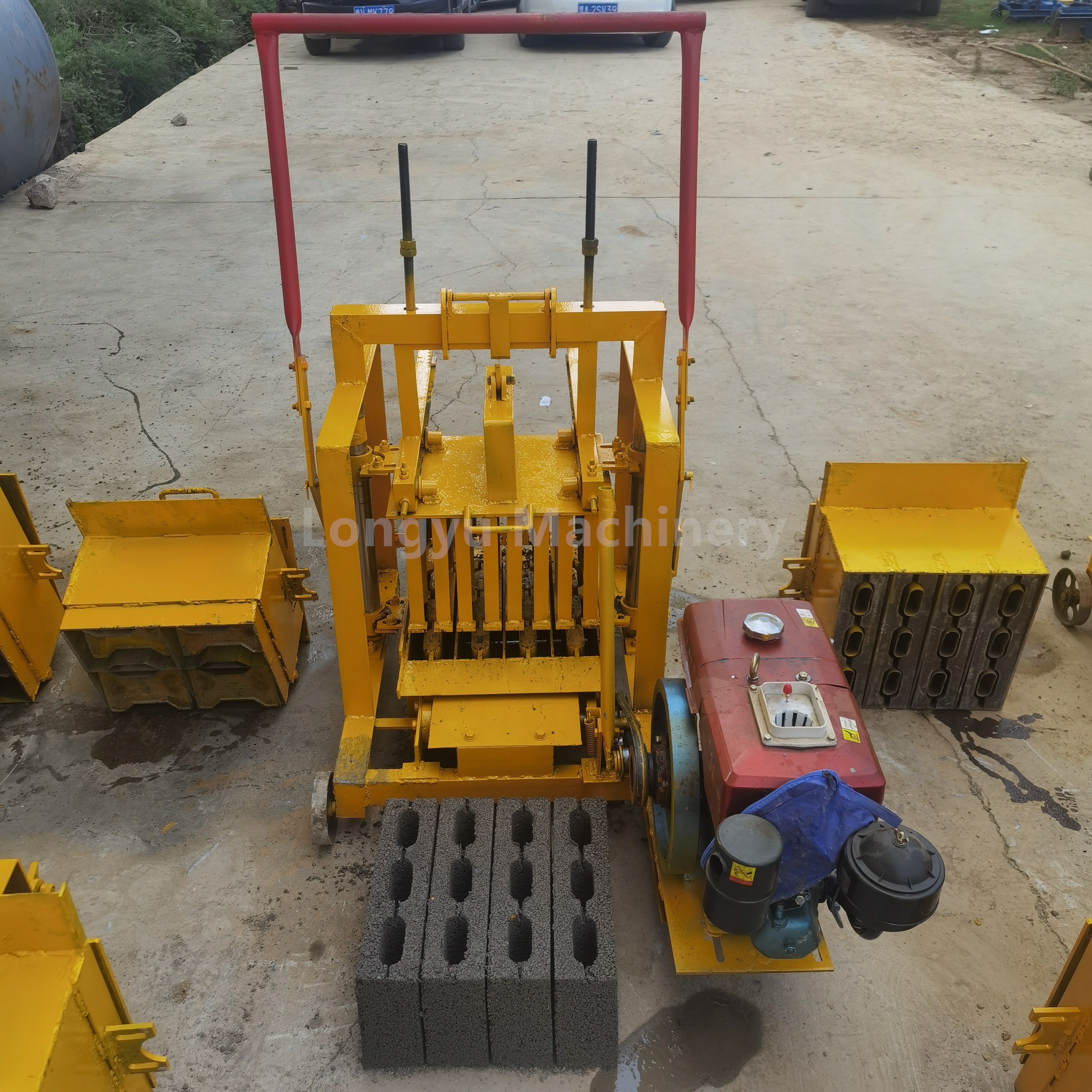 Diesel engine power vibration extrusion brick making machine Paving brick interlocking brick machine