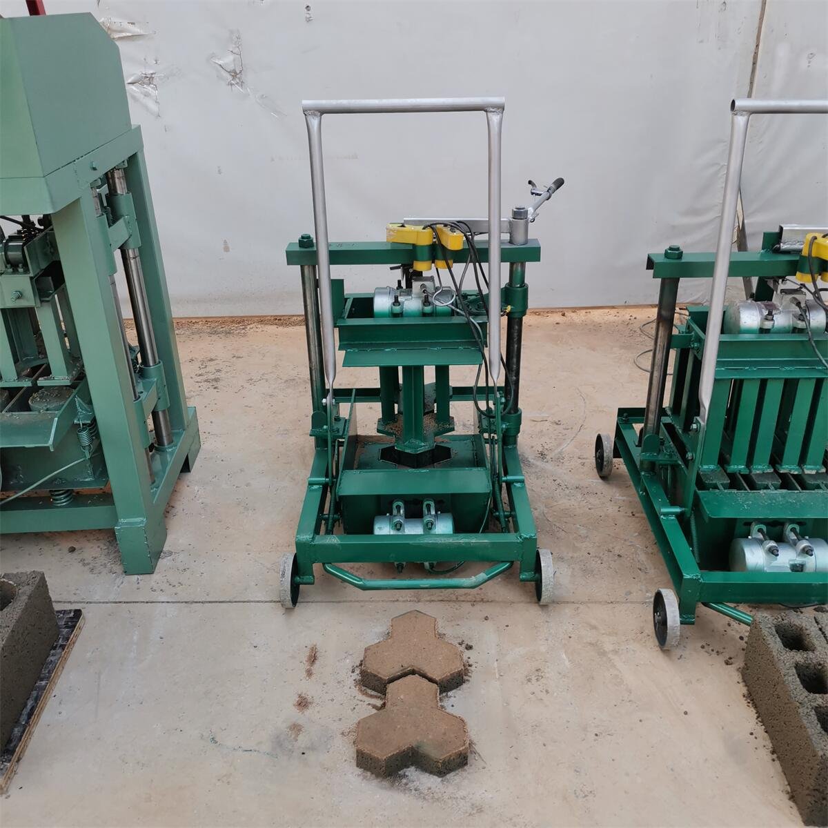 Small Mobile Cement Block Brick Making Machine Cement Products Brick Machine in Africa, Production of Solid Best Selling 2-45