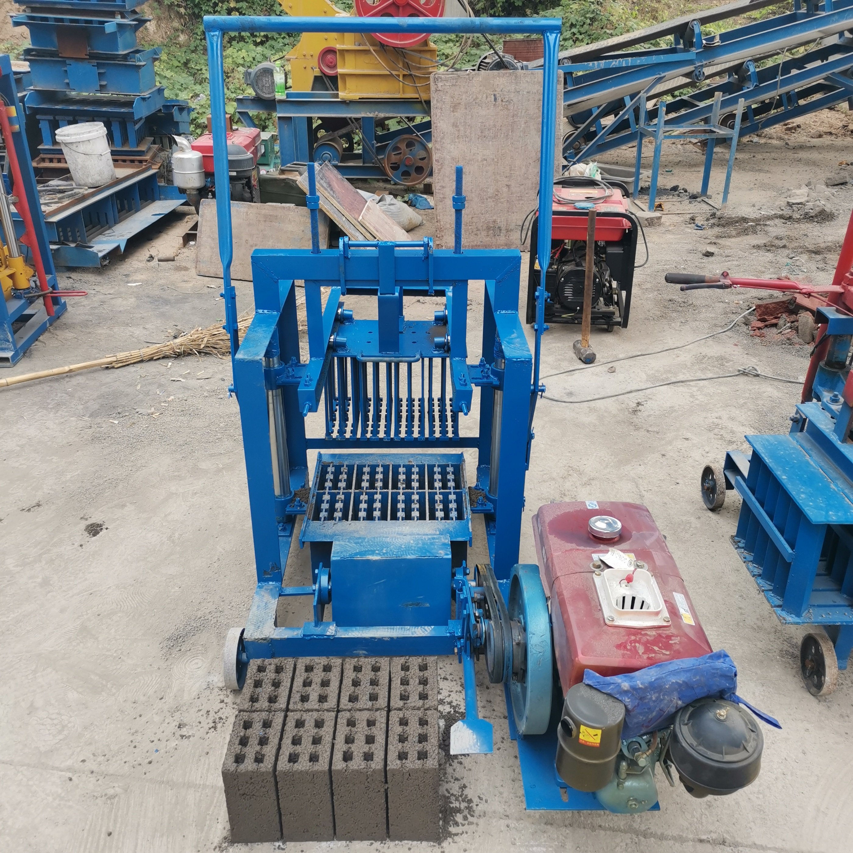 Diesel engine mobile hollow block machine For concrete block factory and building materials shop