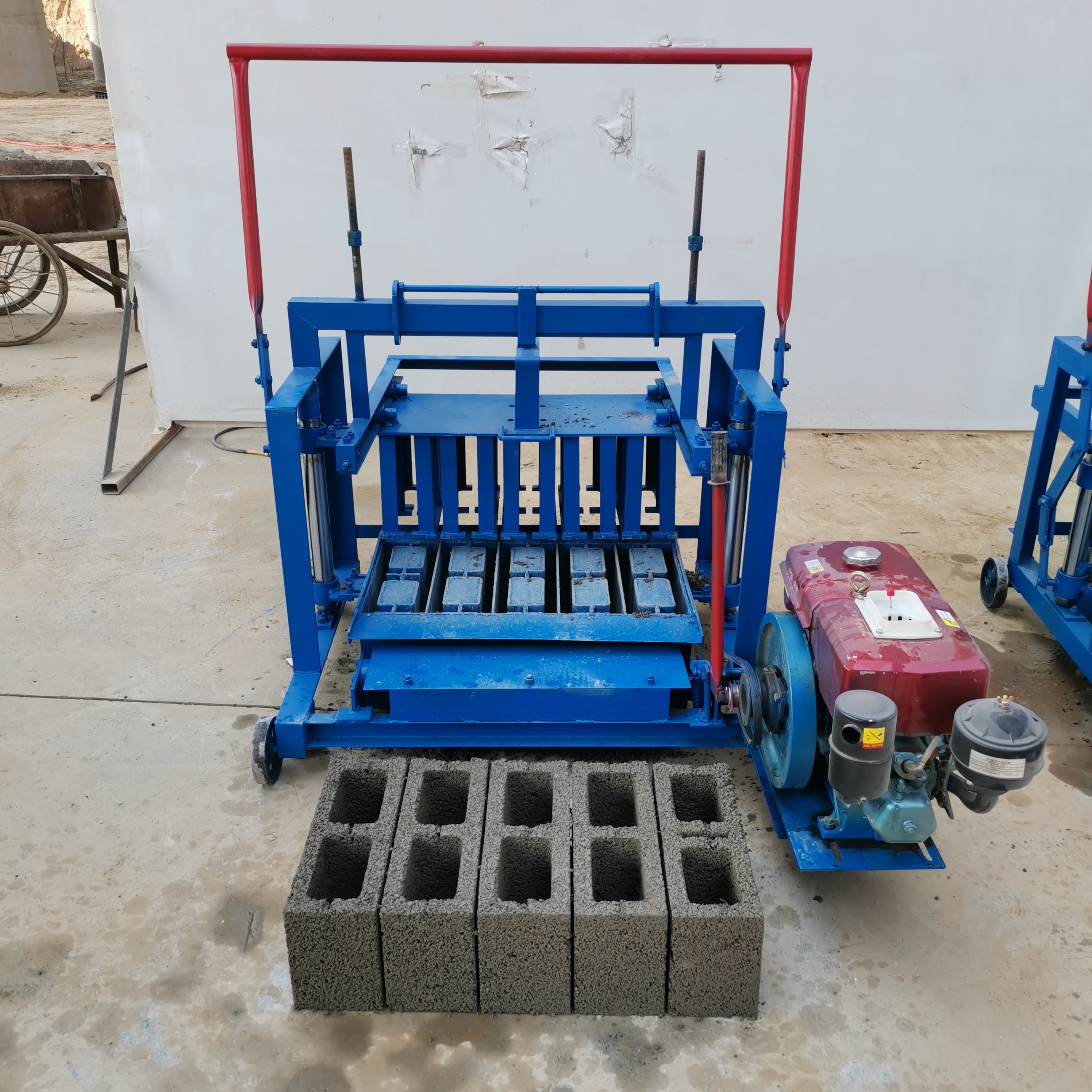Diesel engine mobile hollow block machine For concrete block factory and building materials shop