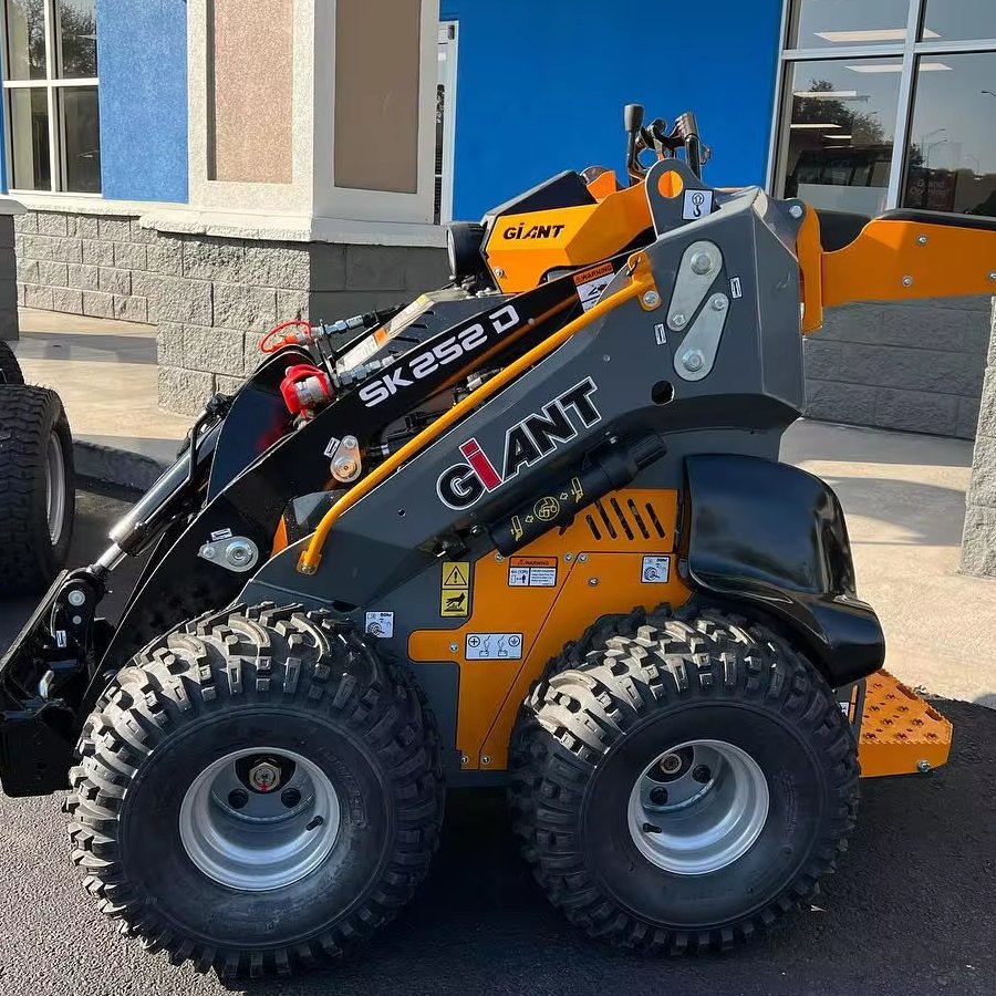 Used Top Quality 2023 Giant compact loader G1200