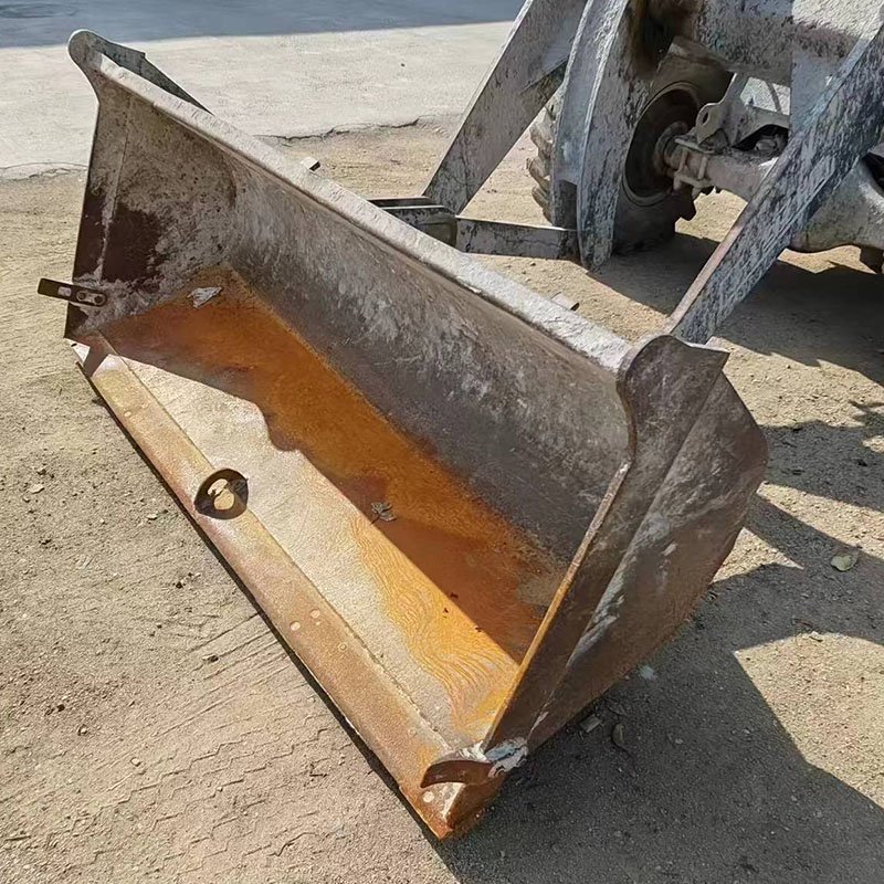 Chinese made second-hand wheel loaders LUYU with EPA and CE are sold at discounted prices