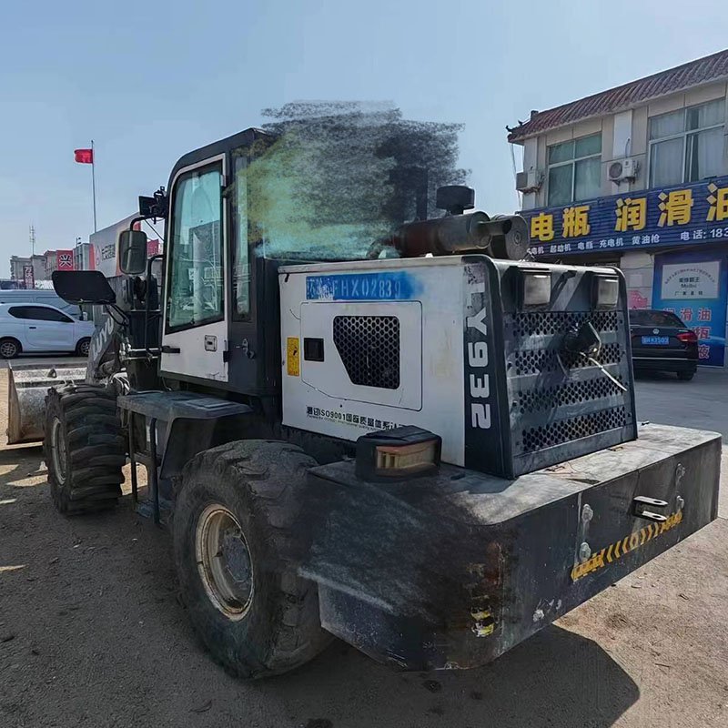 Chinese made second-hand wheel loaders LUYU with EPA and CE are sold at discounted prices