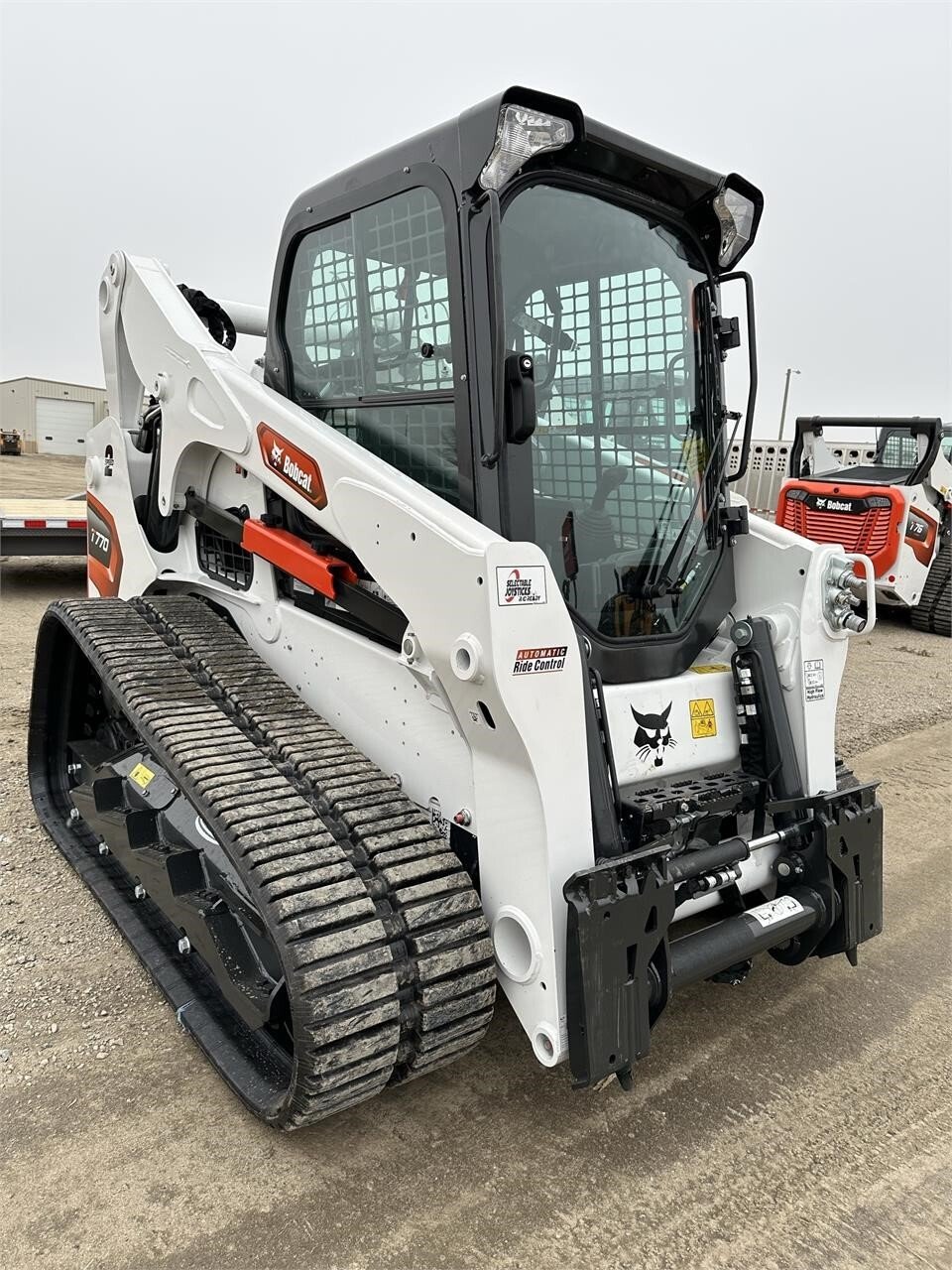 Cheap Used Bobcat T770 Skid Steer Loader CE EPA Diesel Engine Tracked Skid Steer Loader with Bucket for Sale