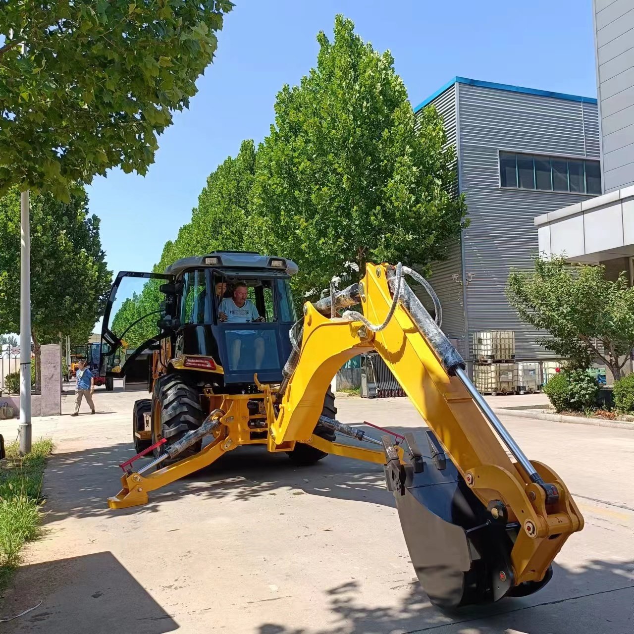China Earth-Moving Machinery Cheap New 4 Wheel Towable Loader Small Mini Backhoe Loader front towable loader