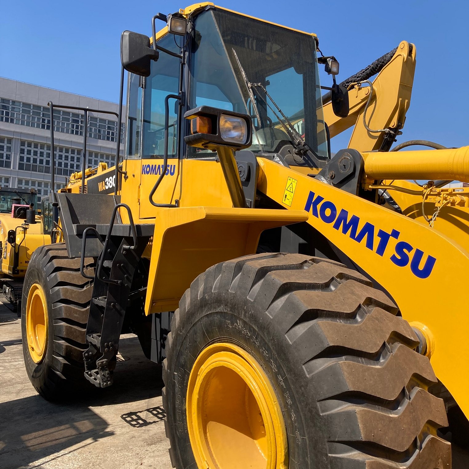 Cheap and fine used Komatsu WA380 loaders for sale