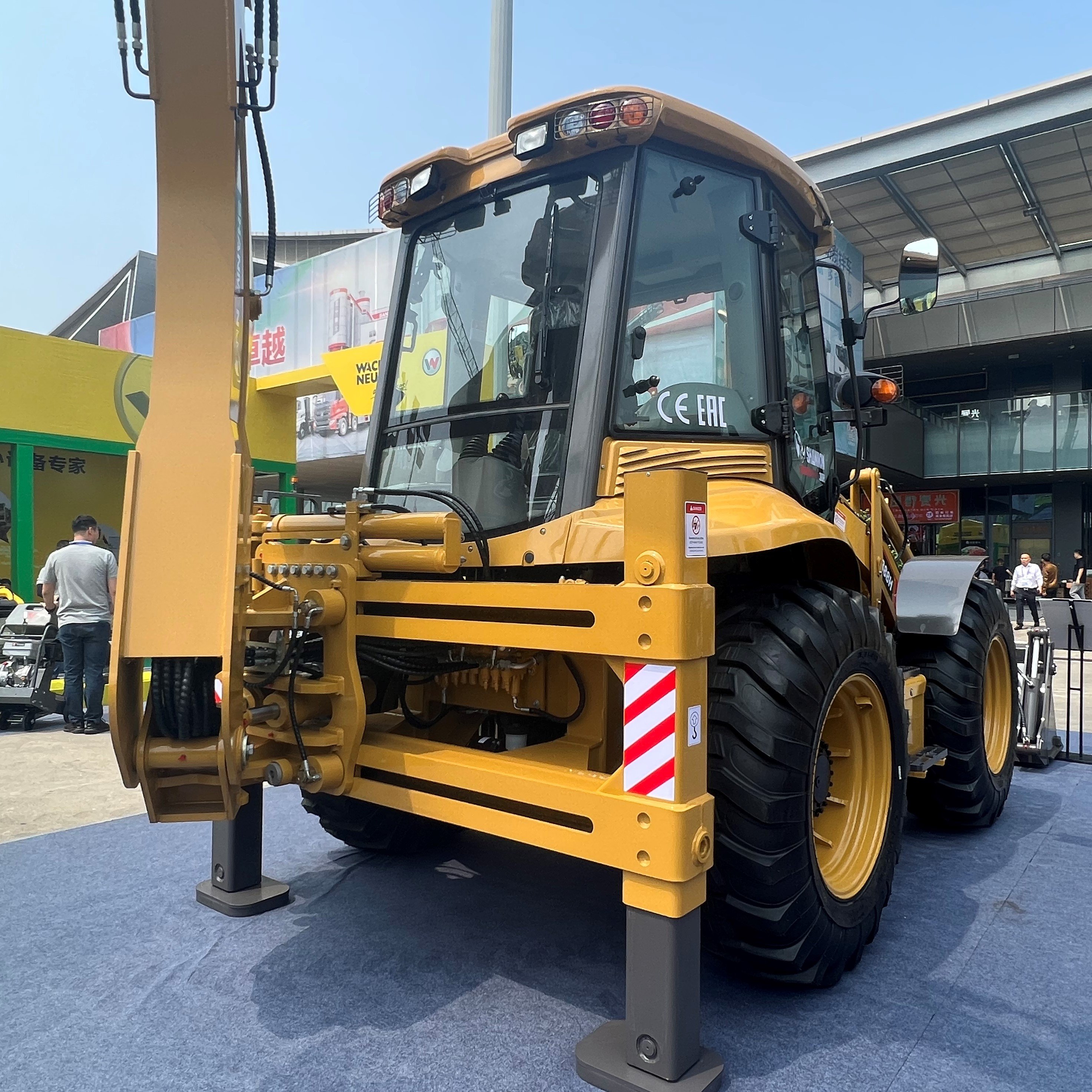 Top Shanmon 2.5Ton Backhoe Loader 388H with 4 in 1 bucket /Telescopic arm/Front quick hitch popular with EAC and best price