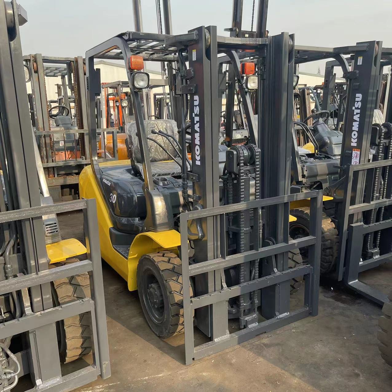 Used excavator Second hand Earth moving machinery KOMATSU FD30 3 Ton Wheel loader Excavators
