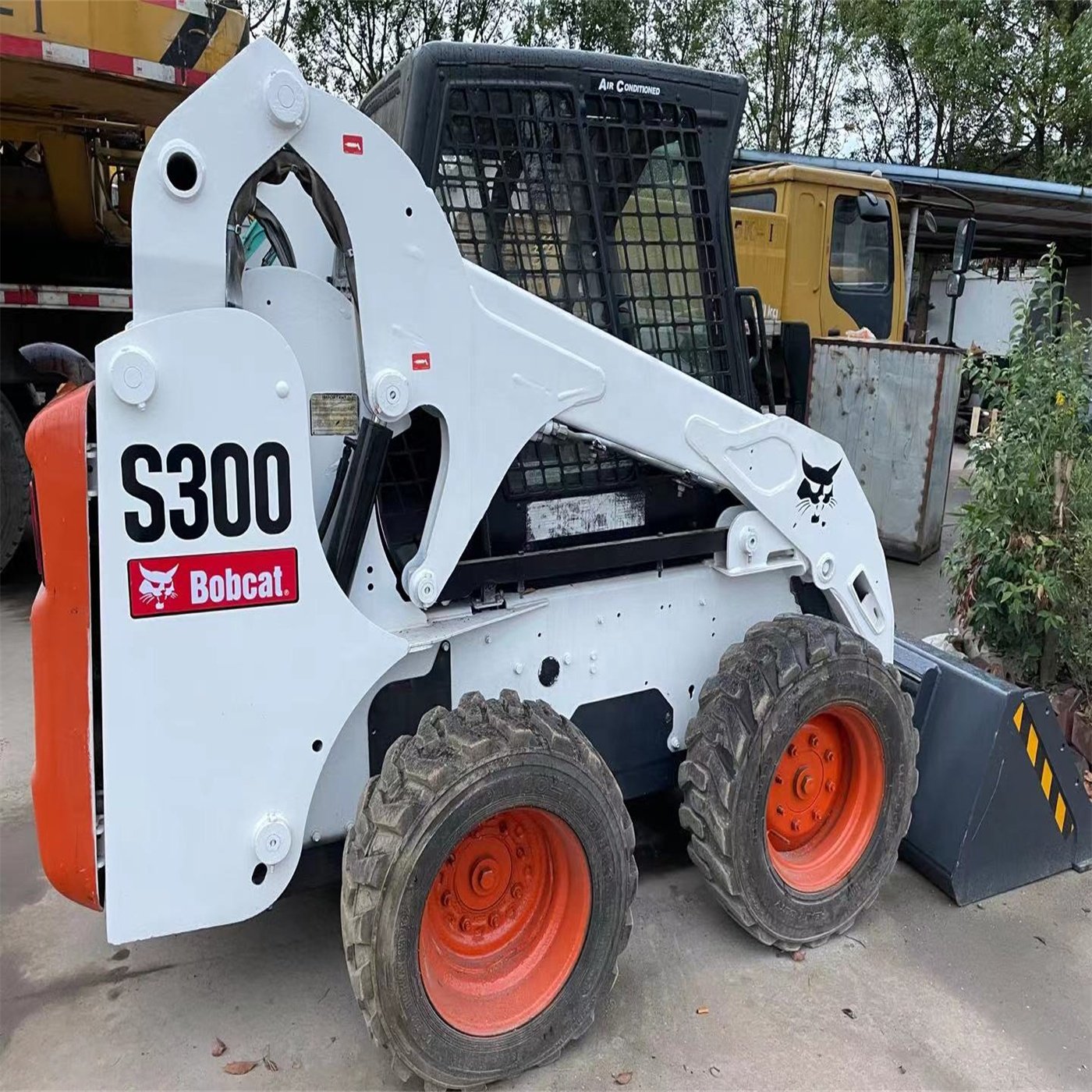 PROMOTIONAL USED HIGH QUALITY BOBCAT S300 mini SKID STEEL LOADER WHEEL LOADER