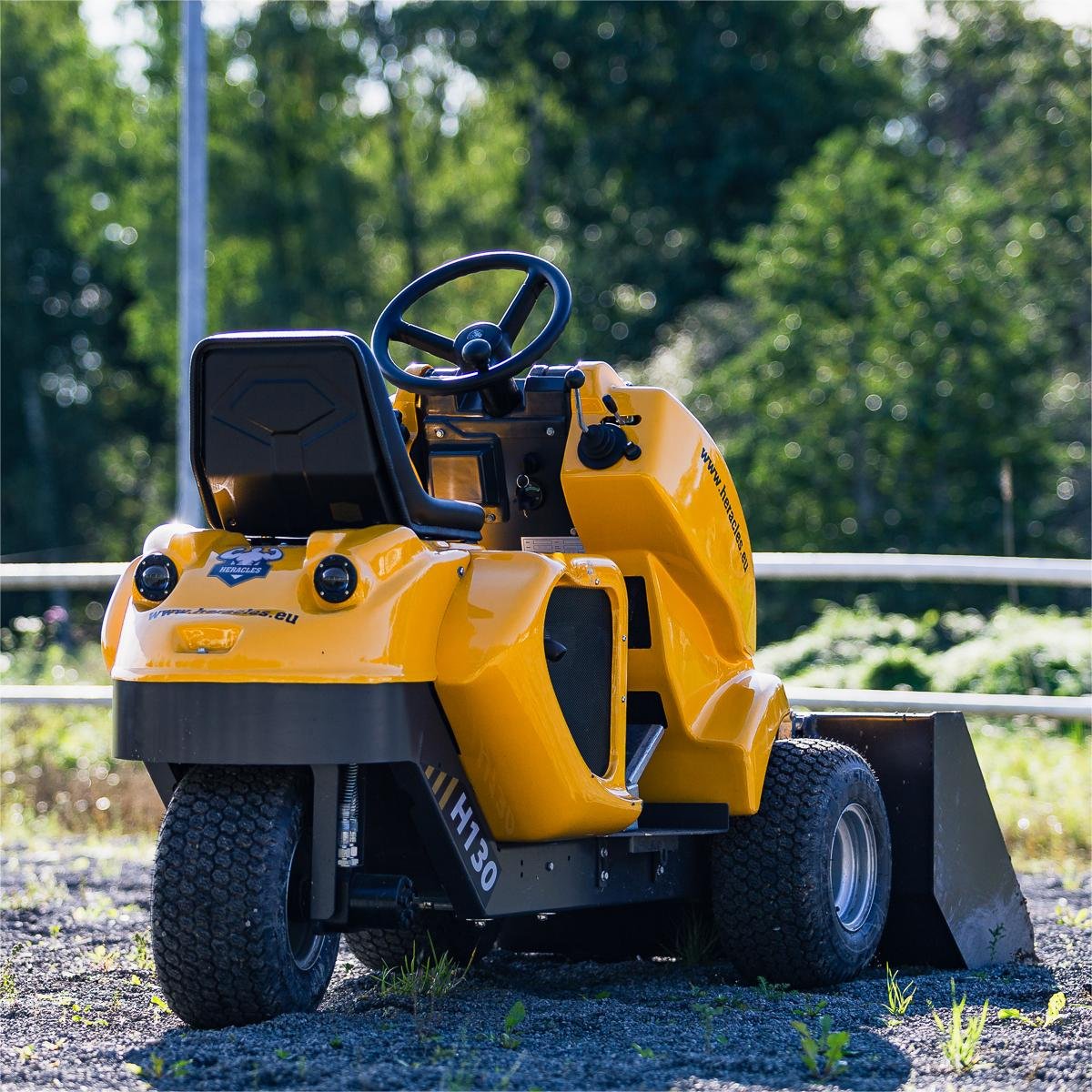 Heracles H130 0.4Ton Front End Mini Wheel Loader Factory OEM Construction Garden Import Yuchai Diesel Engine 5 Ton Rated Bucket