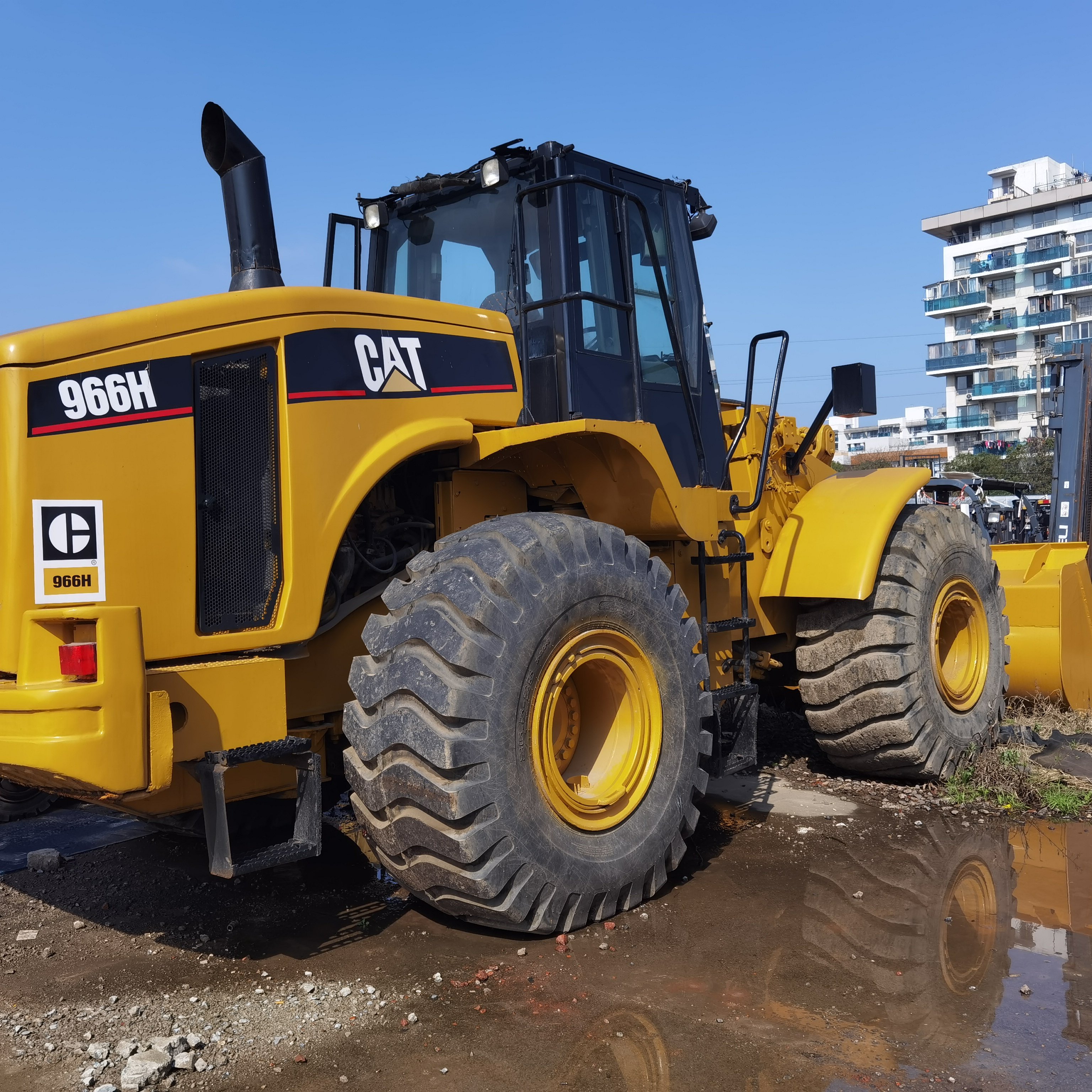 Japan Used Caterpillar Loader in Good Condition 6 Ton Cat966 CAT 966G 966H Wheel Loaders for Sale