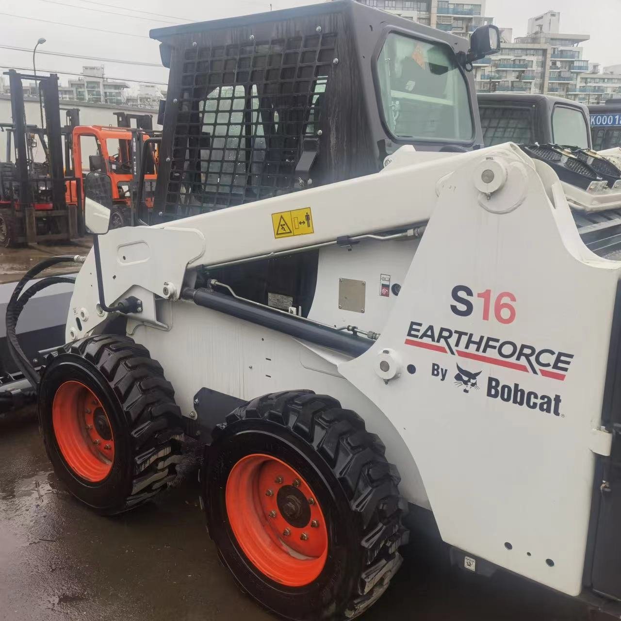 Bobcat mini skid steer Loader S160 Multi-functional engineering vehicle, machine Steer in place. Dexterity.Hydraulic loaders