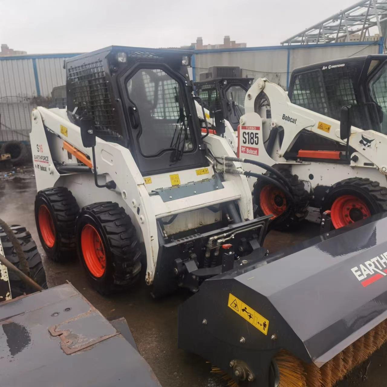 Bobcat mini skid steer Loader S160 Multi-functional engineering vehicle, machine Steer in place. Dexterity.Hydraulic loaders