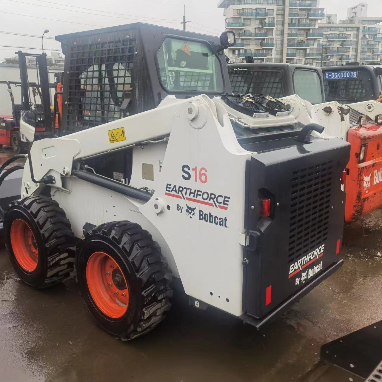 Bobcat mini skid steer Loader S160 Multi-functional engineering vehicle, machine Steer in place. Dexterity.Hydraulic loaders