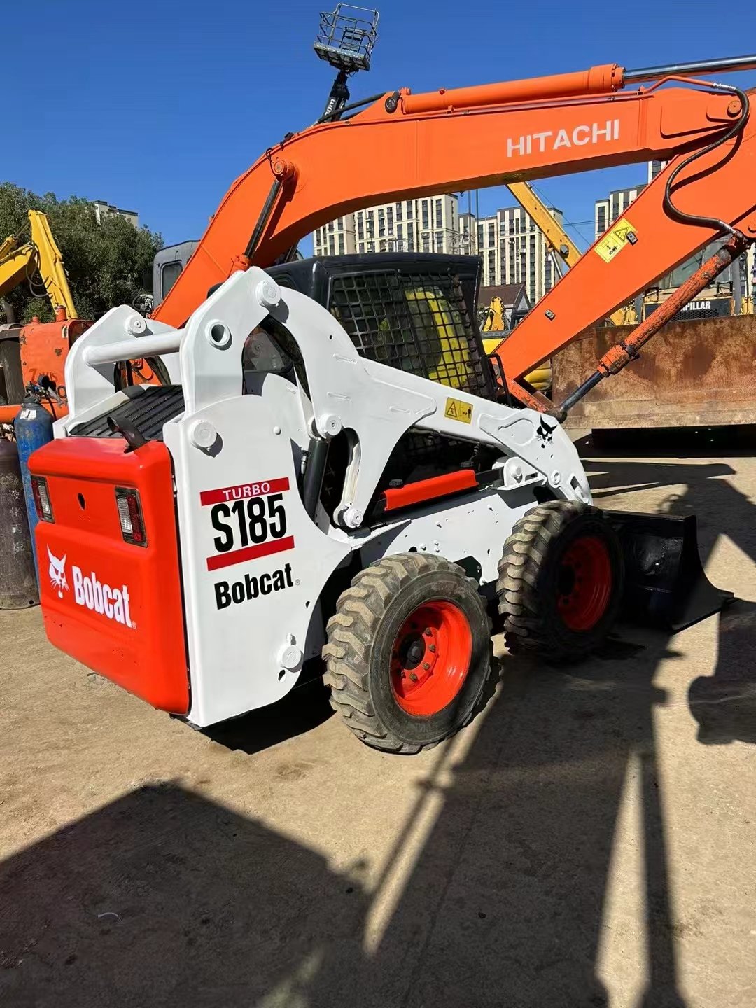 Wholesale USA original used bobcat skid steer S185 skid steer loader in shanghai yard