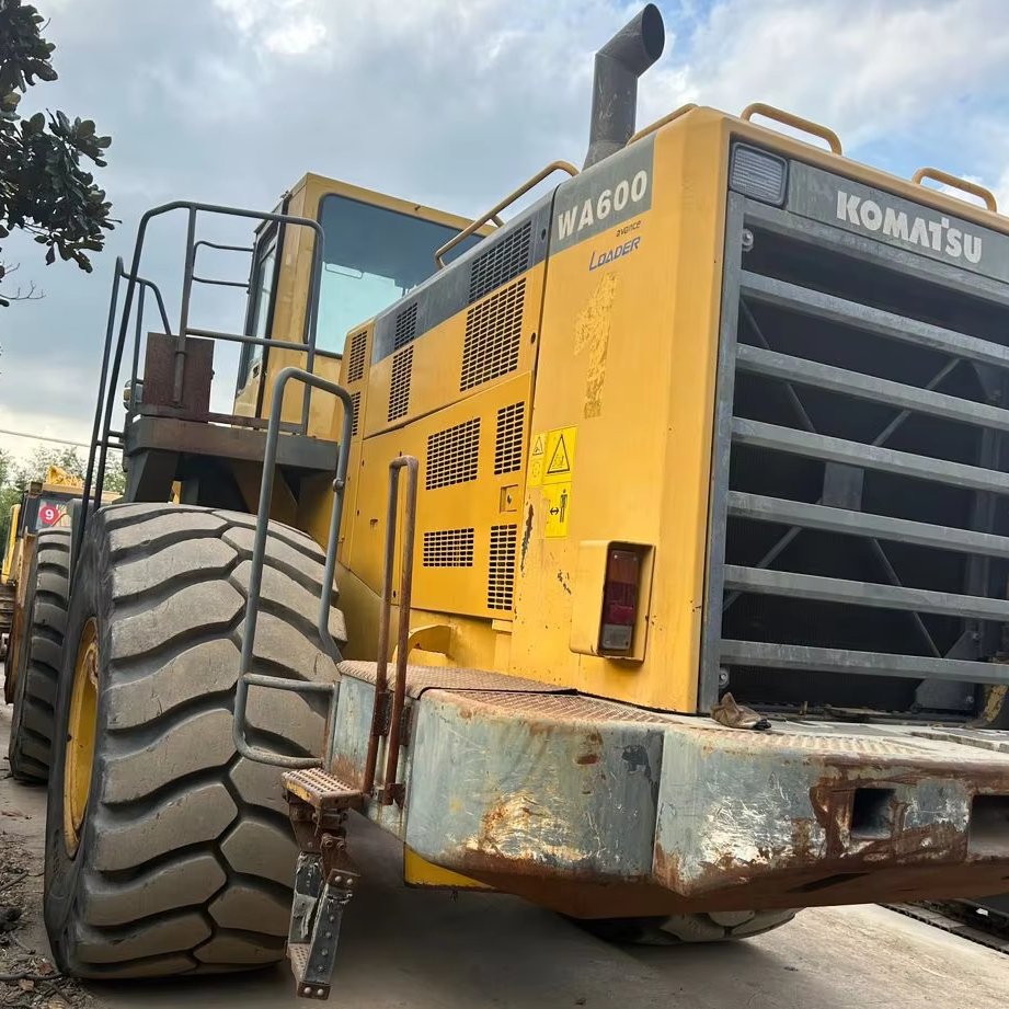 Cheap Komatsu used original WA600-3 front end loader WA600 large scale wheel loader on sale