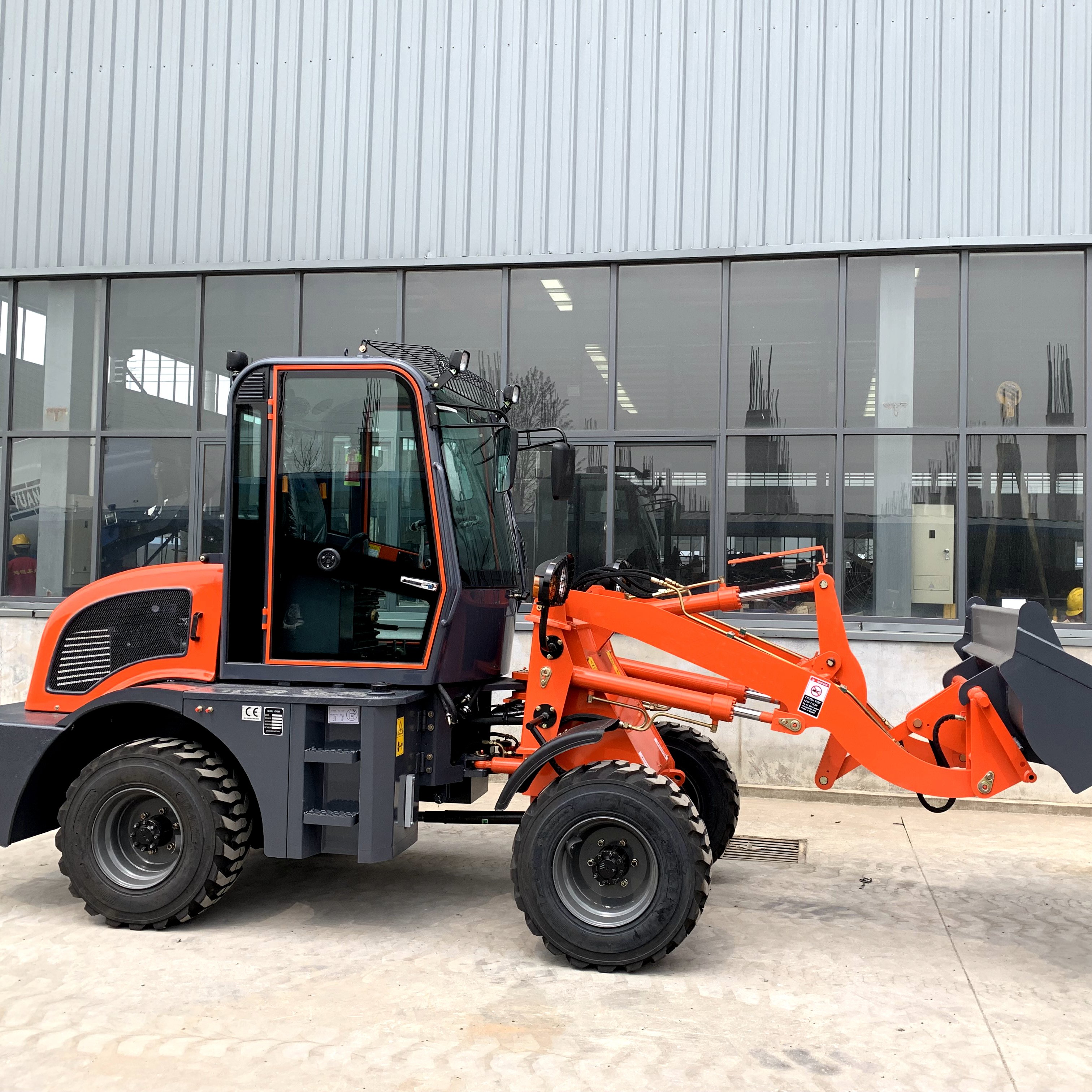 CE/EPA MLE815 Mini Loader Compact Efficient Workforce 1500kg Load Capacity 3500kg Operating Weight for Hot Sale