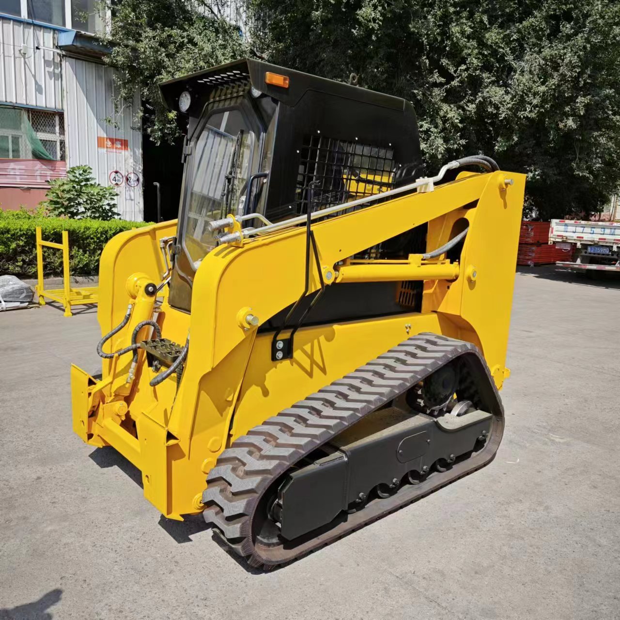 Chinese mini skid steer EPA diesel engine ride on skid steer with track used for brush cutter forest mulcher