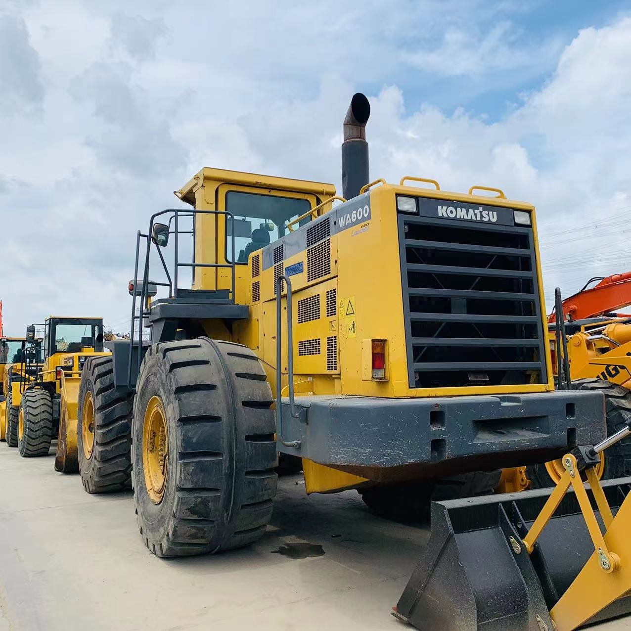 Used large Komatsu WA600-3 Wheel Loader Wheel WA600 WA500 WA600-6 Loader in good condition for sale Large front end loader