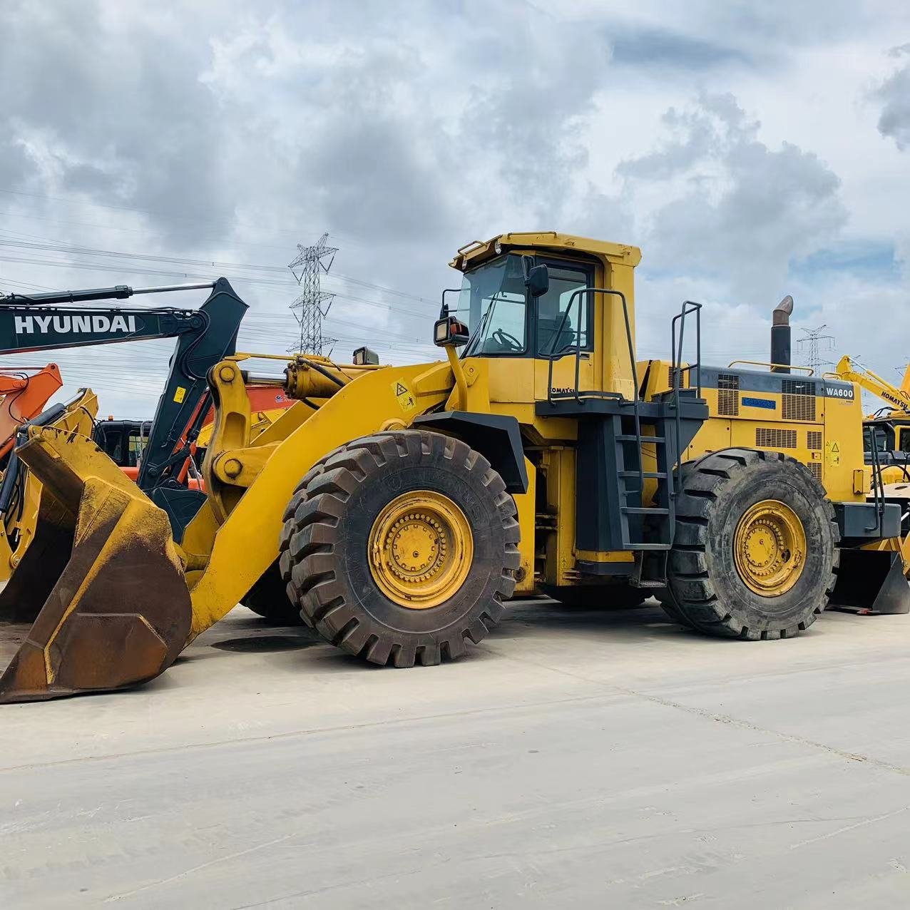 Used large Komatsu WA600-3 Wheel Loader Wheel WA600 WA500 WA600-6 Loader in good condition for sale Large front end loader