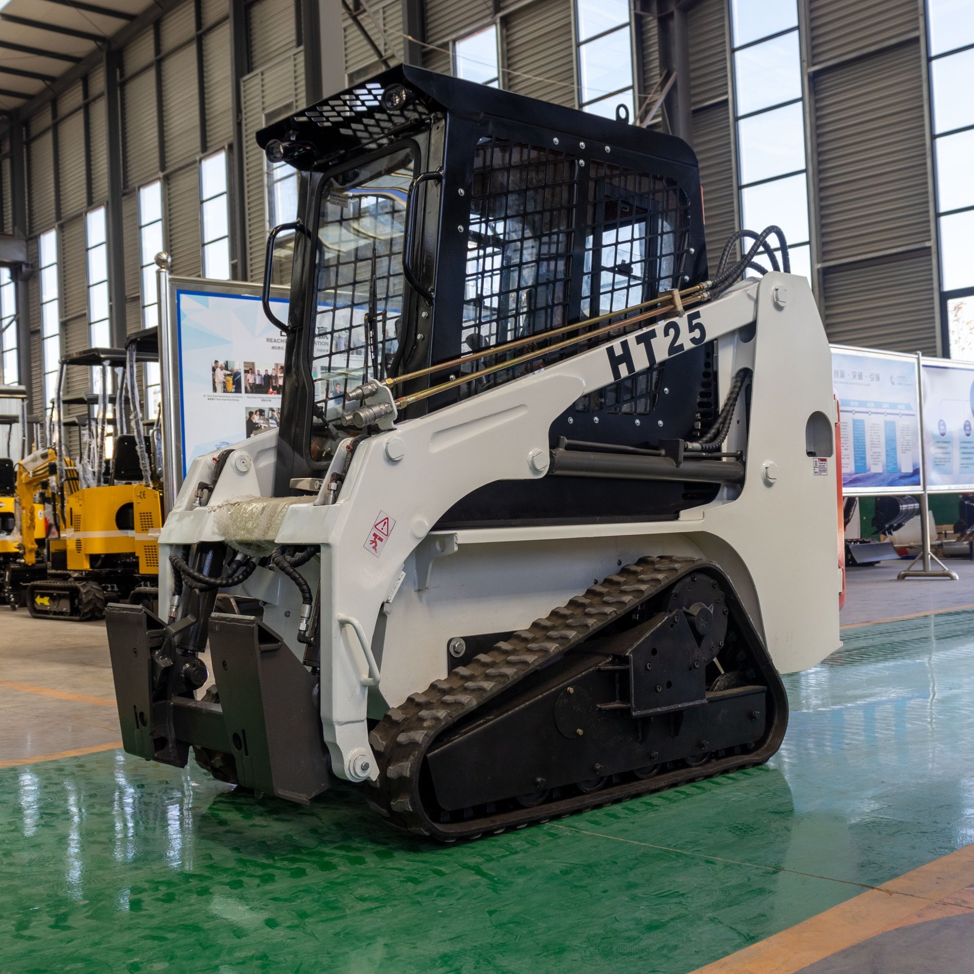 Mini Skid Steer Loader Mini Crawler Tracked Wheel Skid Steer Loader With Attachment from China factory
