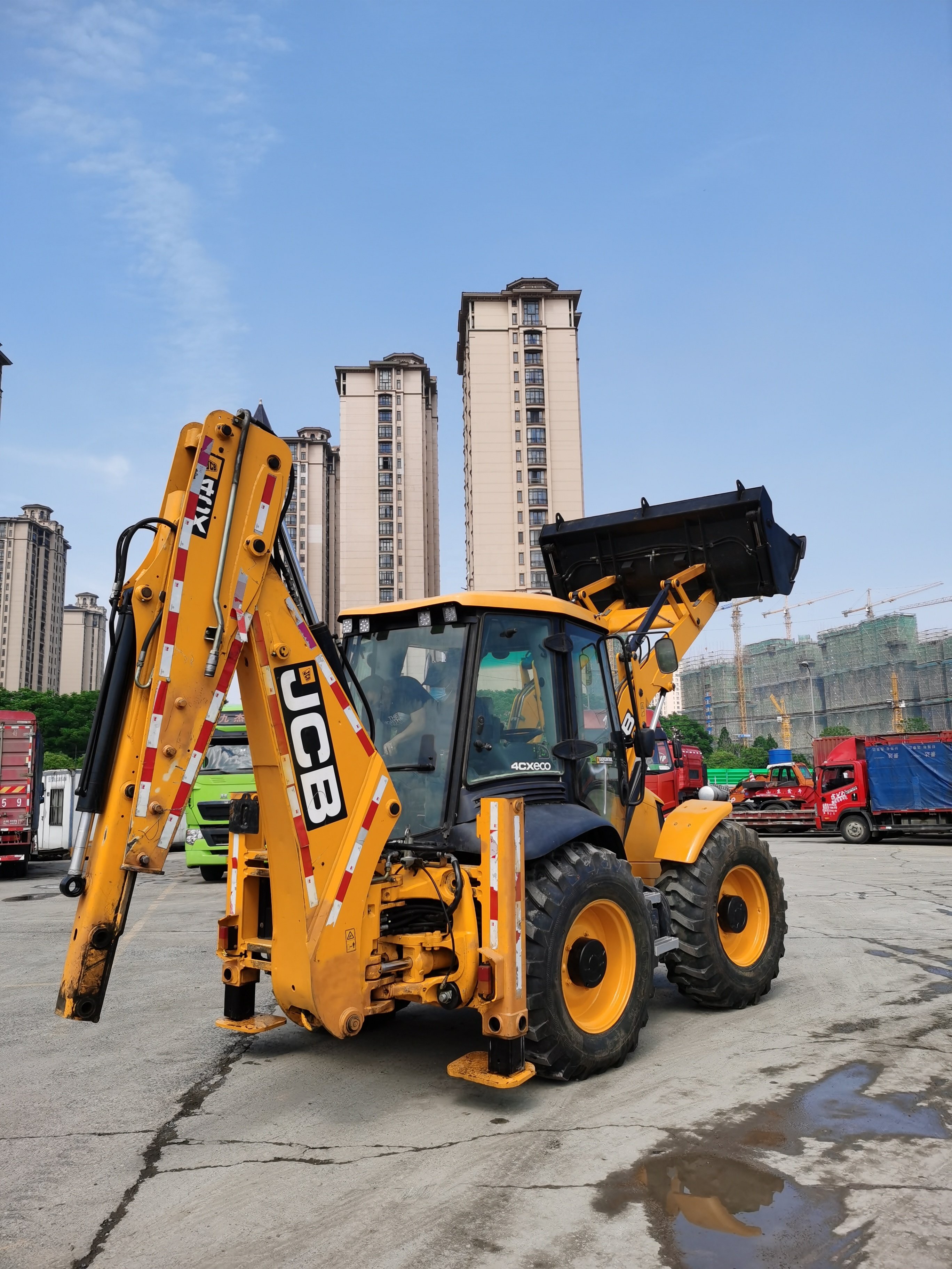 used backhoe loader JCB 4CX with low working hours secondhand backhoe loader jcb 4cx tlb loader and digger