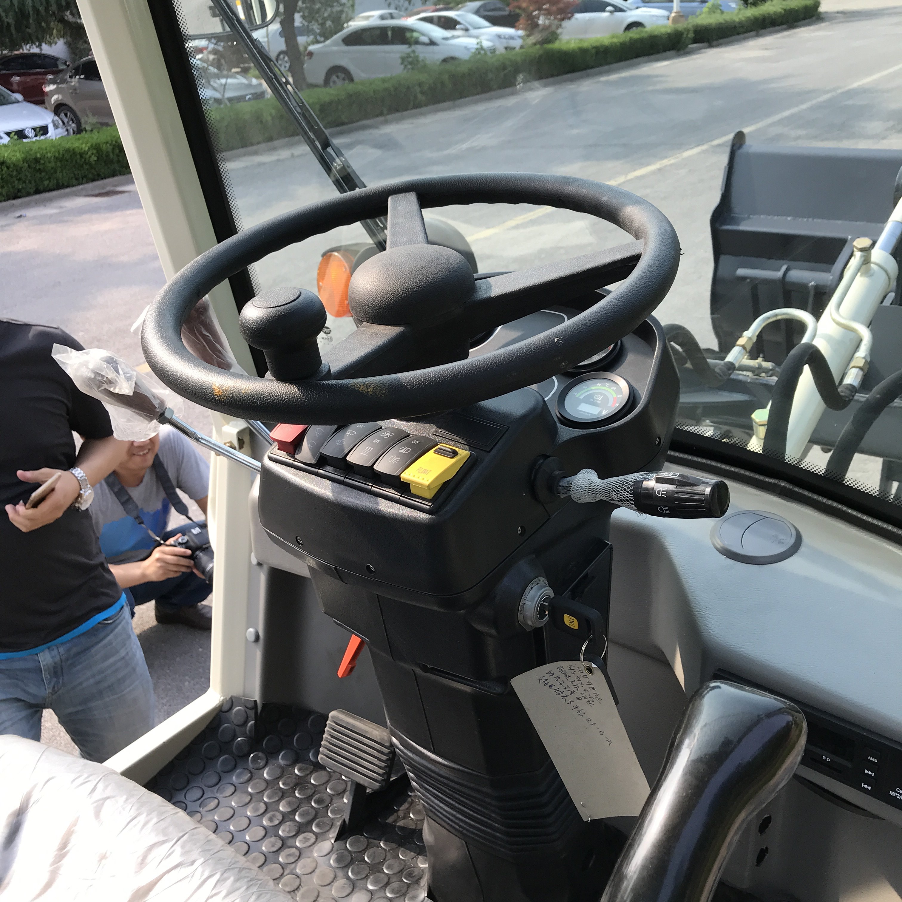MACHPRO MLE808 THE CE-CERTIFIED MINI LOADER WITH 2350MM DUMP HEIGHT FOR ENHANCED REACH