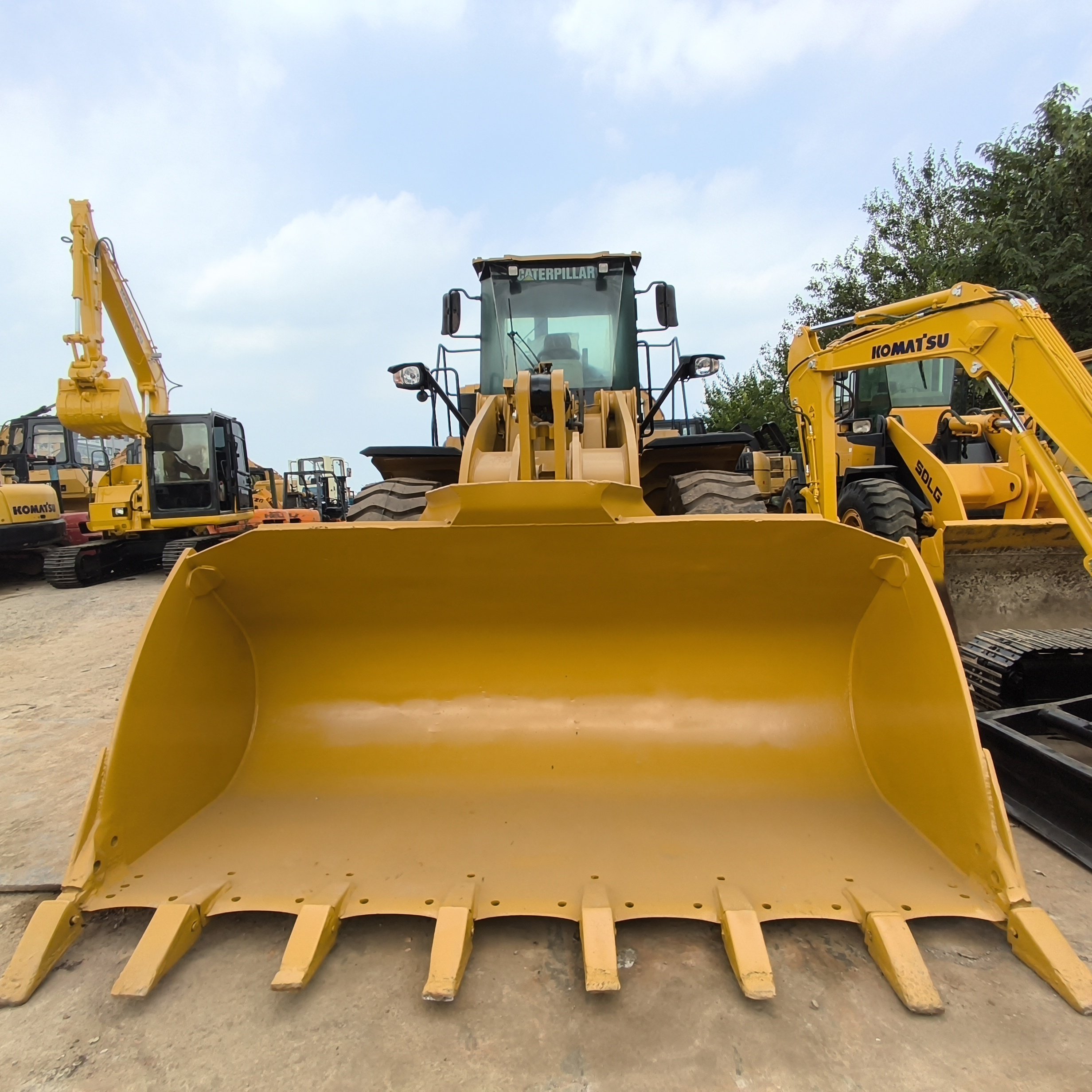 The used CAT 950GC loader is sold in China at an affordable and negotiable price and original Caterpillar engine