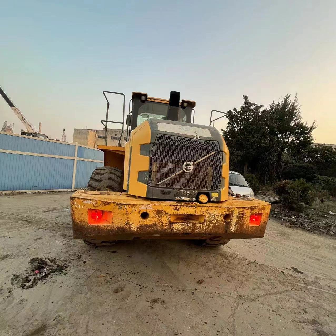 Used Volvo L105 Front Wheel Loader Earth-Moving Machinery with Original Engine and Motor for Sale