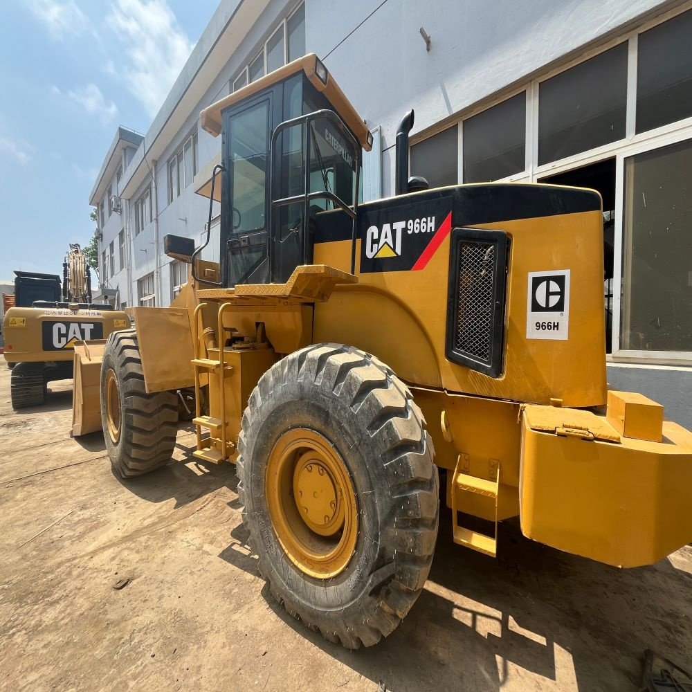 Used Caterpillar CAT966H Wheel Tractor Loader Good Condition Imported from Japan. 6 Ton Rated Load 2 Ton Load Gearbox