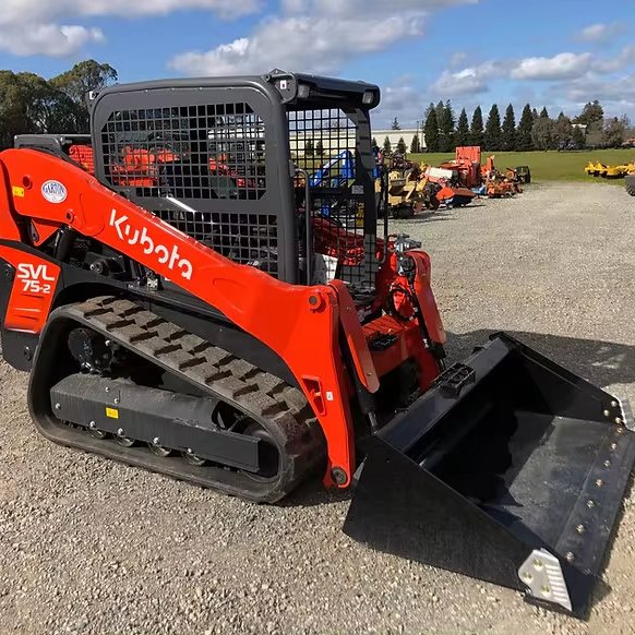 Factory Supply Used Kubota SVL75-2 74 HP Skid Steer Loader Compact Comes with 68" HD Bucket with Bolt on Cutting Edge