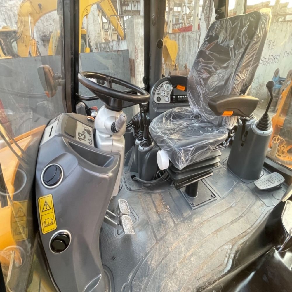 Used JCB 3CX Backhoe Loader with Core Components Cat Engine Pump Gearbox Bearing 420F Model 20 Ton Rated Load for Farms