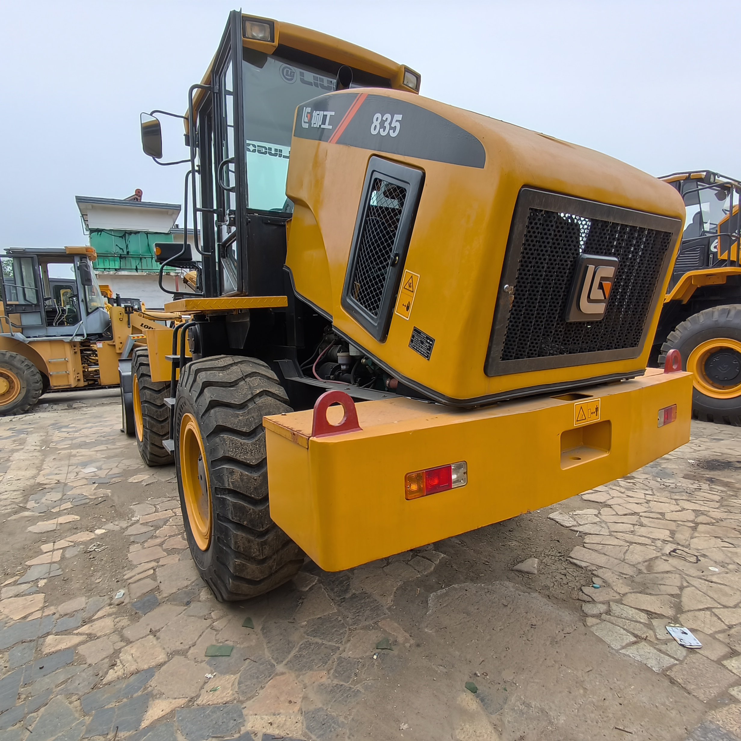 The used LiuGong CLG835 loader is available for sale in China. LiuGong's 3-ton loader has strong power
