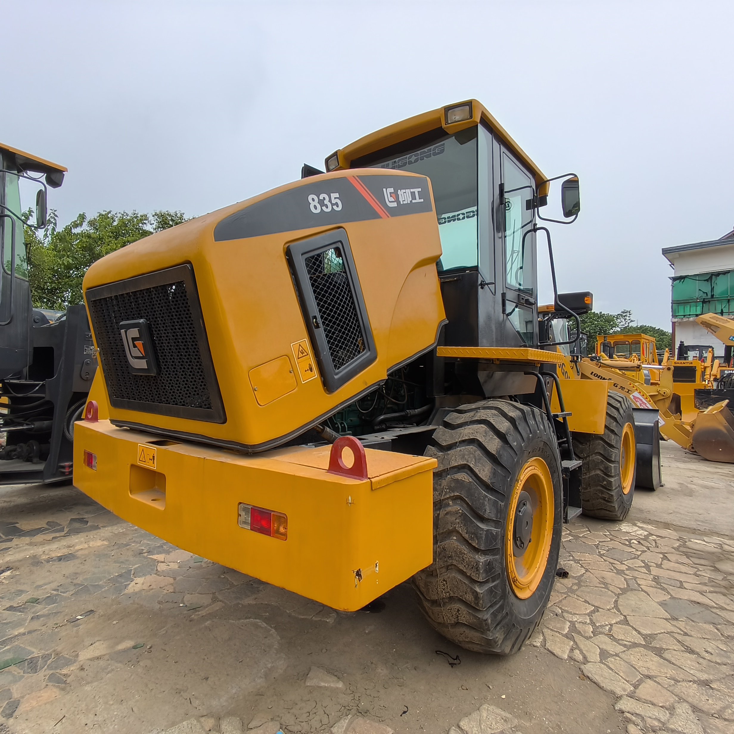 The used LiuGong CLG835 loader is available for sale in China. LiuGong's 3-ton loader has strong power