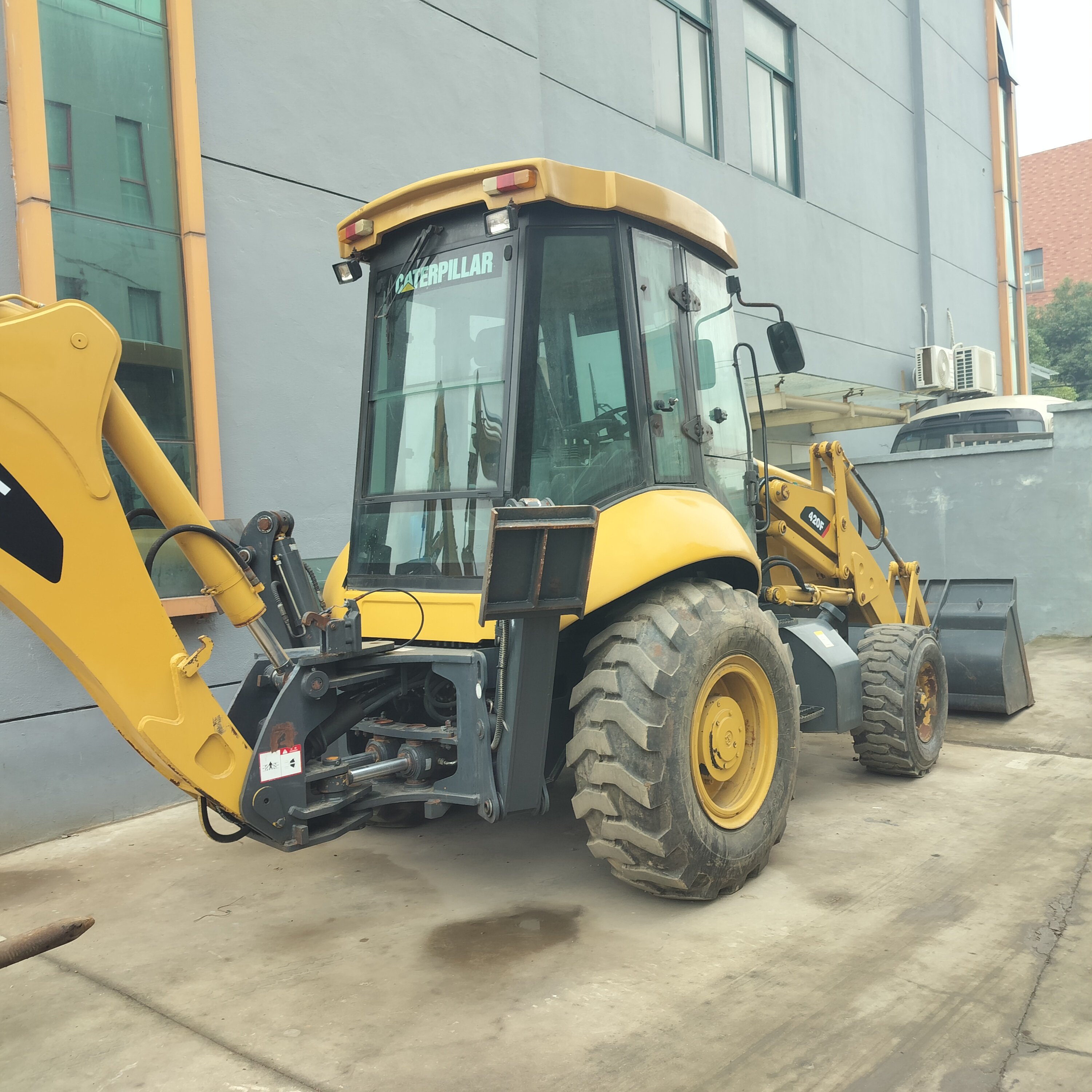 Used cat420f backhoe loader