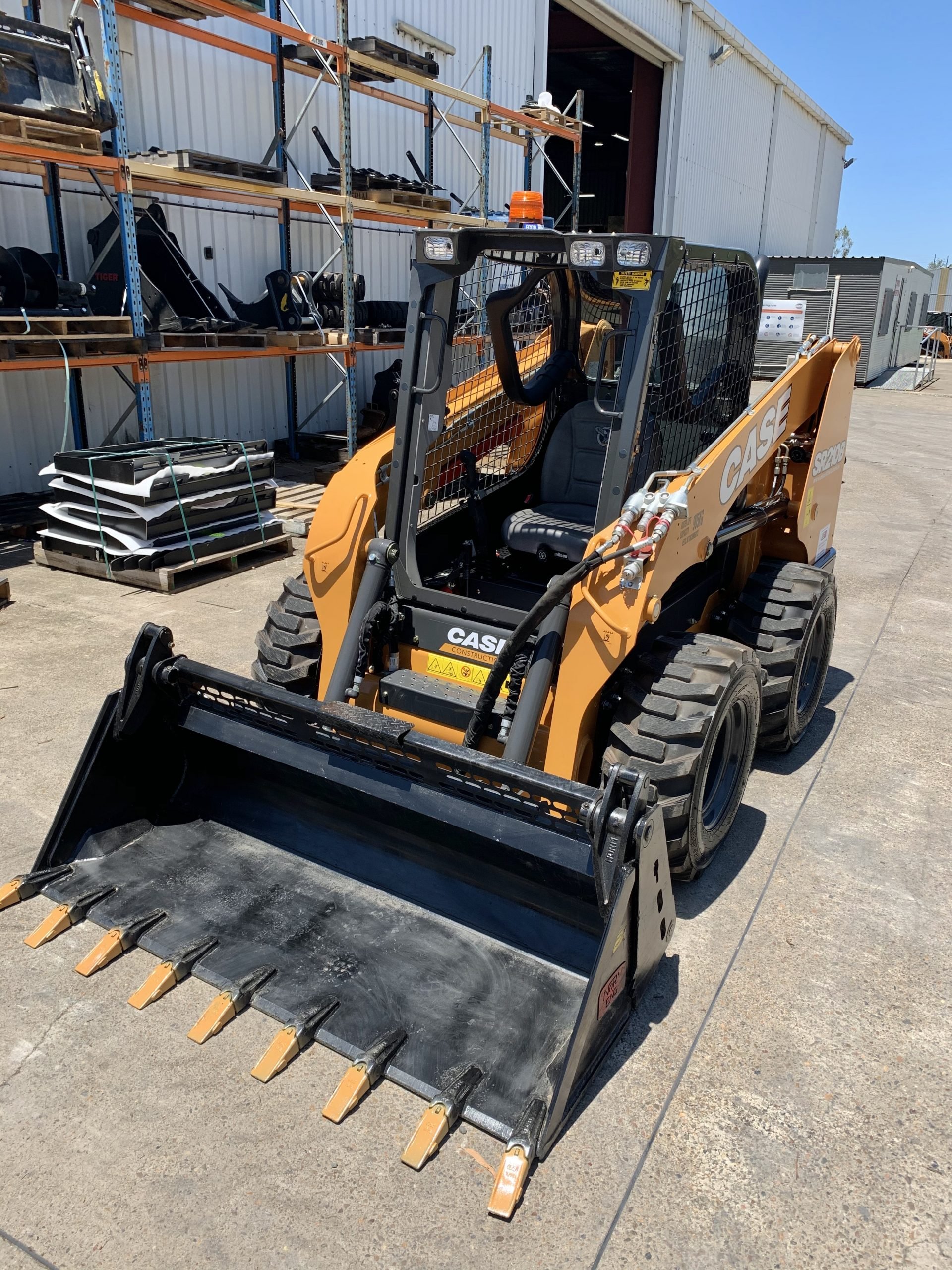 PREMIUM USED CASE SKID STEER LOADER SWL3220 ON WHOLESALE SUPPLY GOOD 9.3M PUCKET TON AVAILABLE