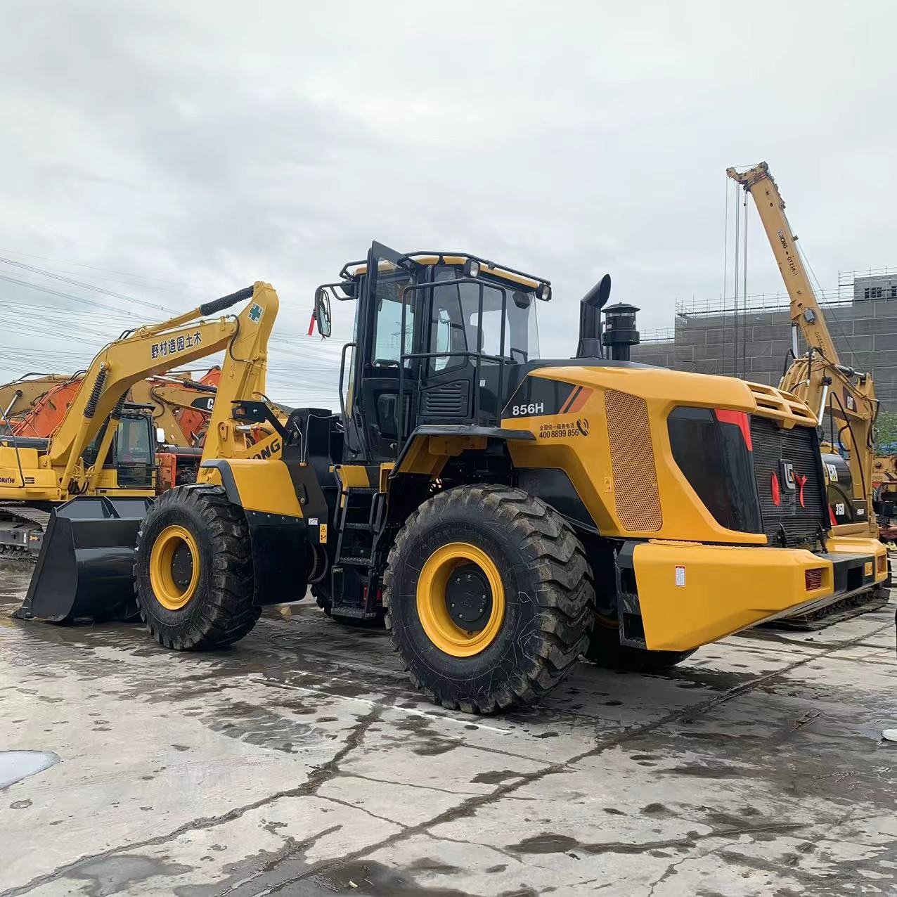 Selling Liugong 856H wheel loader at low price with rated load of 5000kg works for Only a few hundred work hours