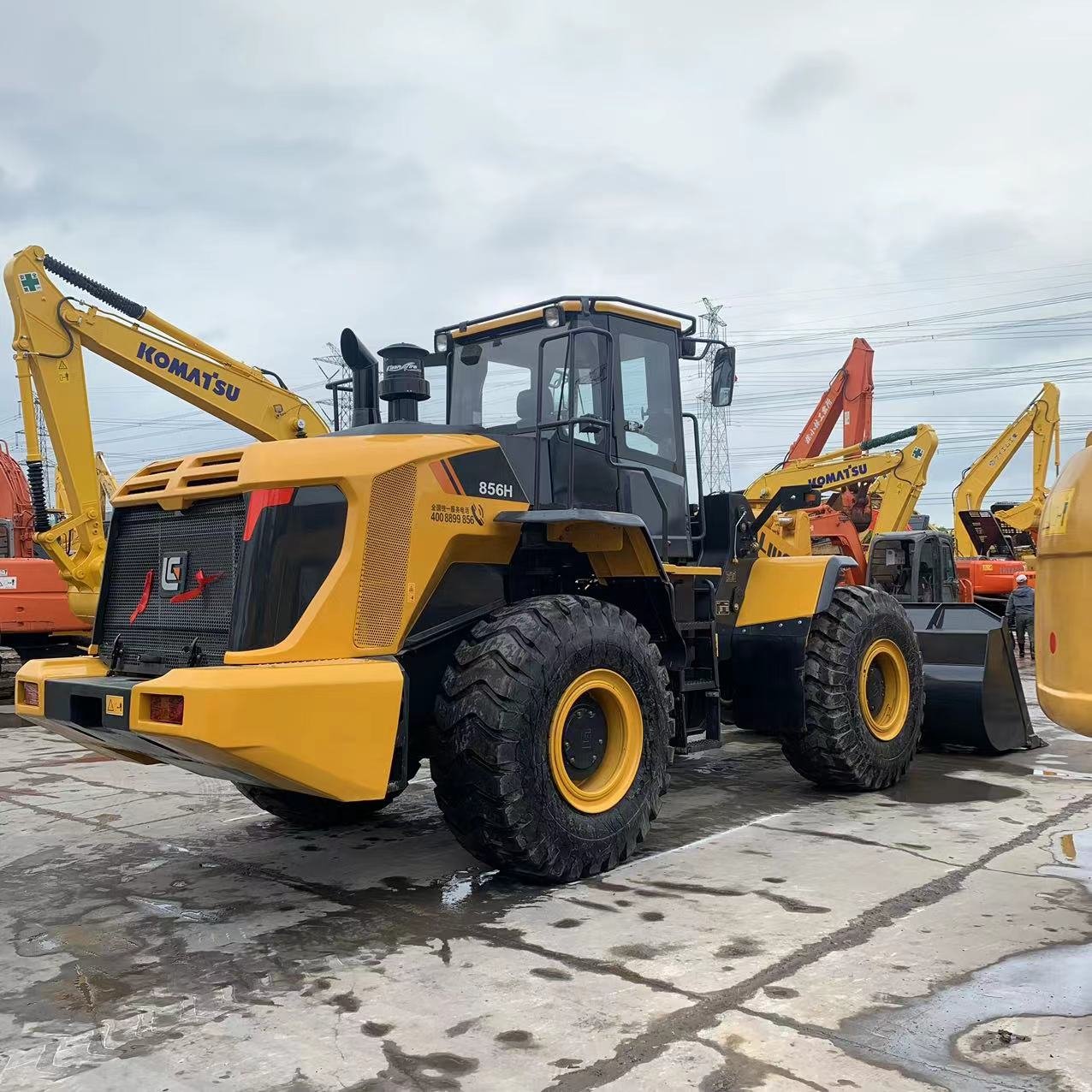 Selling Liugong 856H wheel loader at low price with rated load of 5000kg works for Only a few hundred work hours
