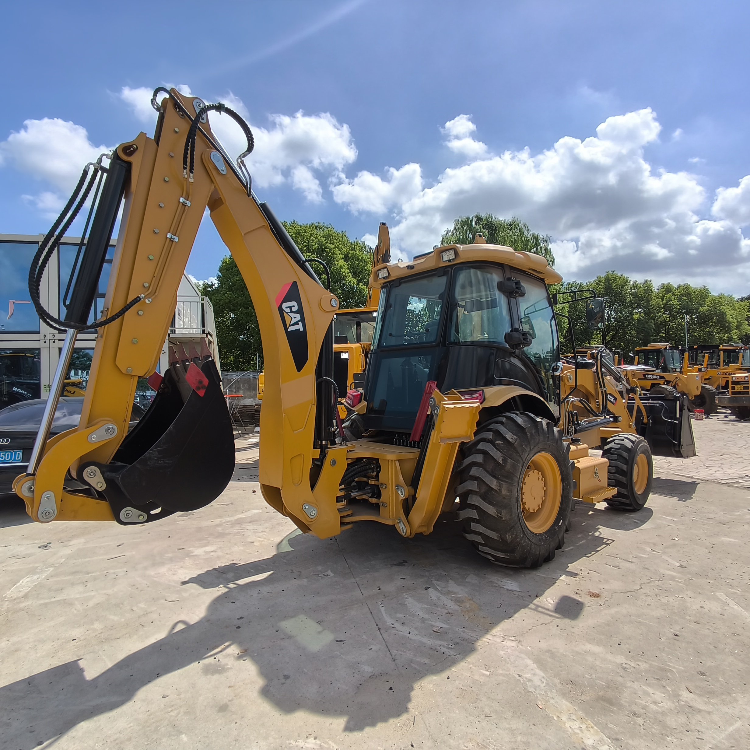 The used CAT 420F backhoe loader for sale in China.Imported original Caterpillar engine and very cheap price