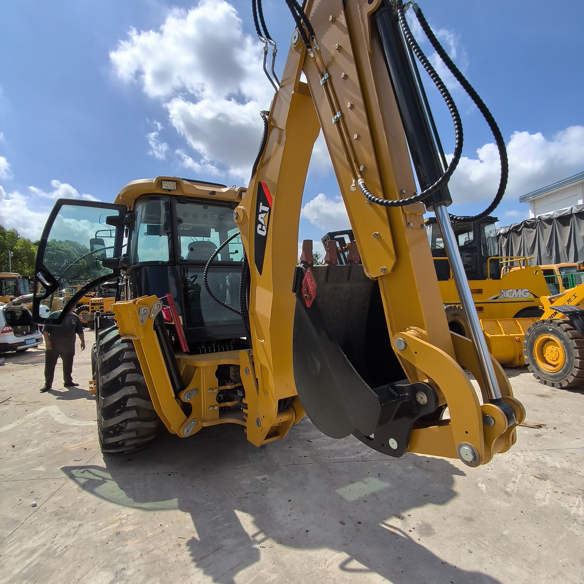 The used CAT 420F backhoe loader for sale in China.Imported original Caterpillar engine and very cheap price